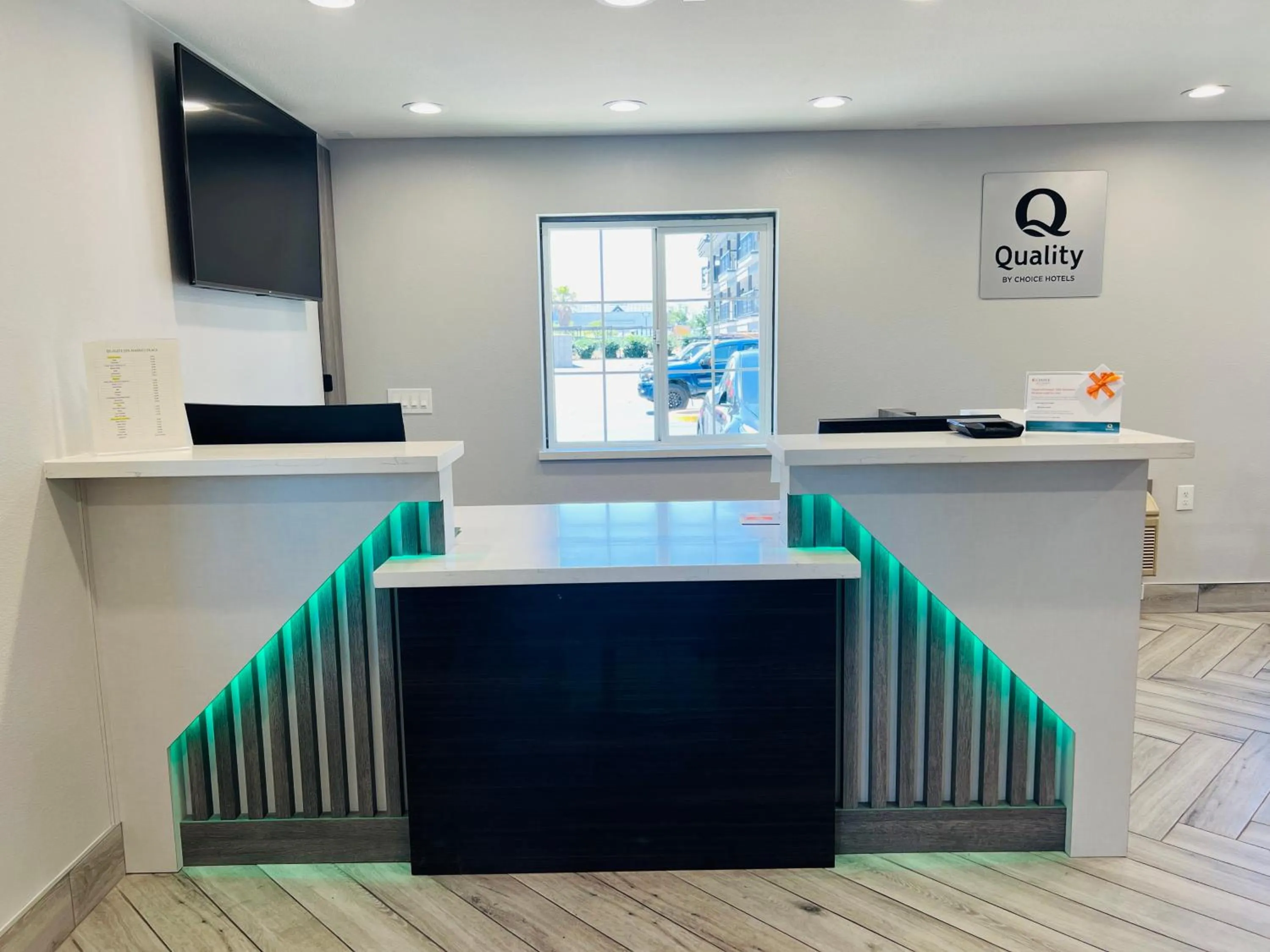 Lobby or reception in Quality Inn Tracy I-205