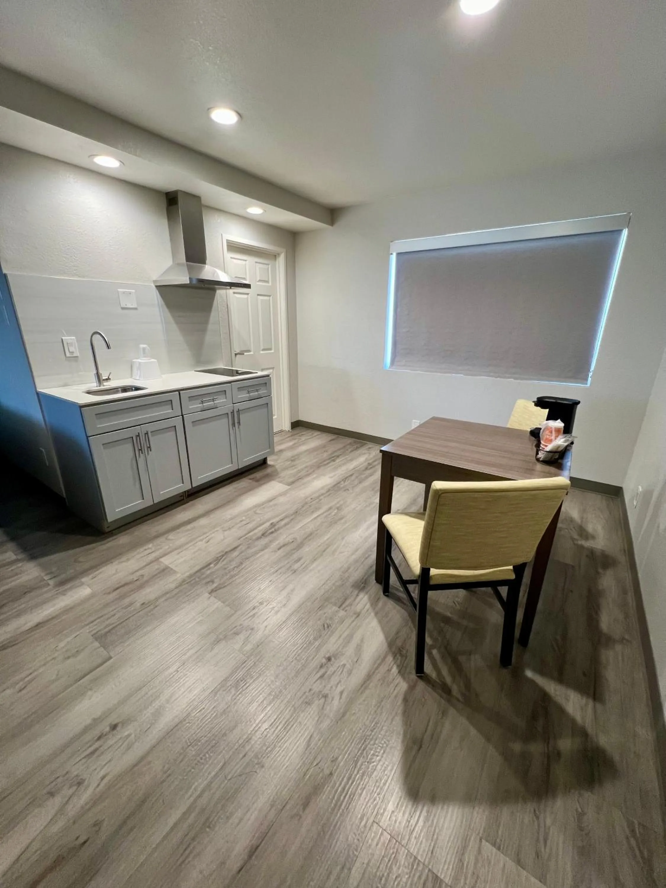 Kitchen or kitchenette in Quality Inn Tracy I-205