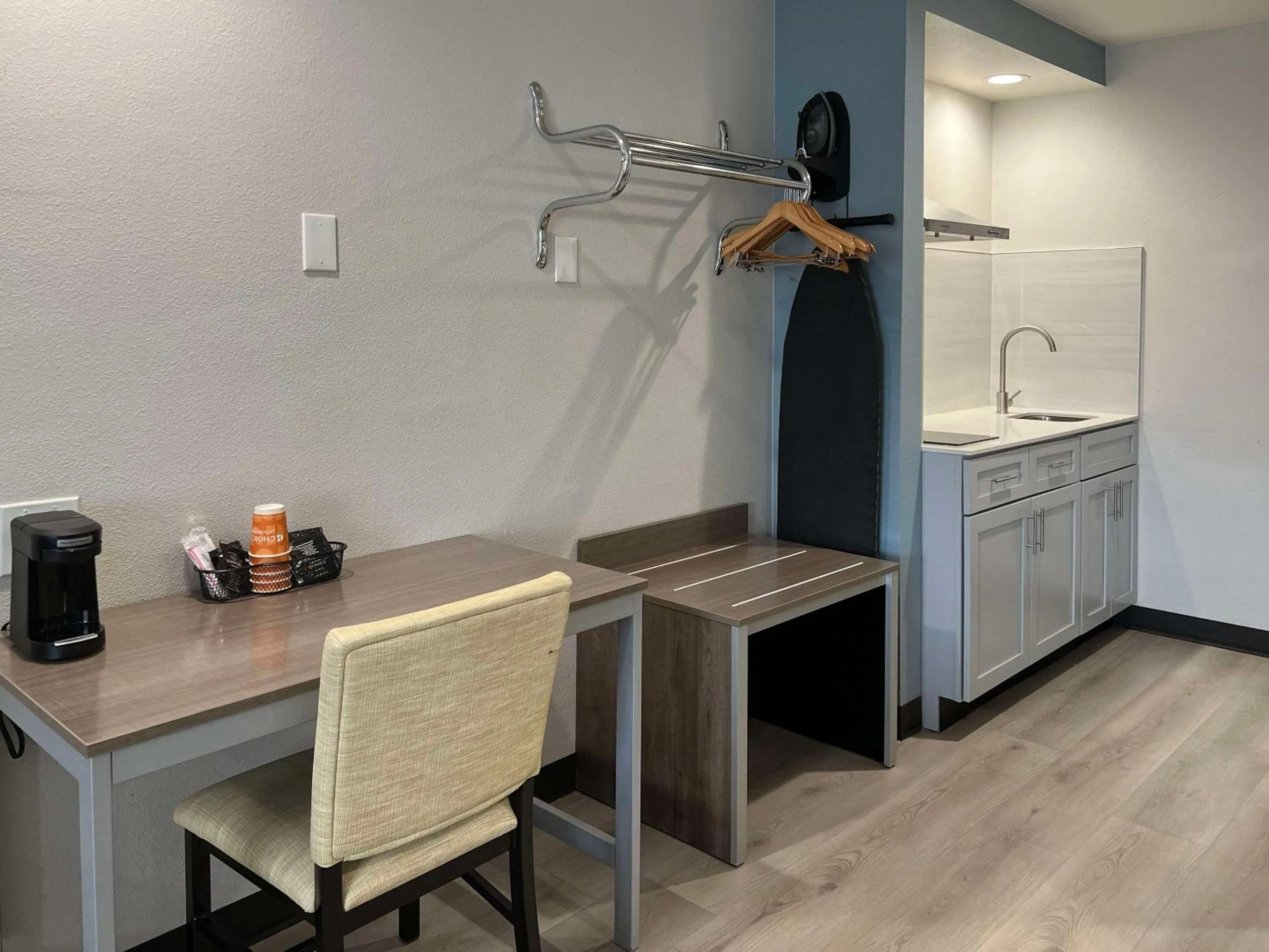 Bedroom in Quality Inn Tracy I-205