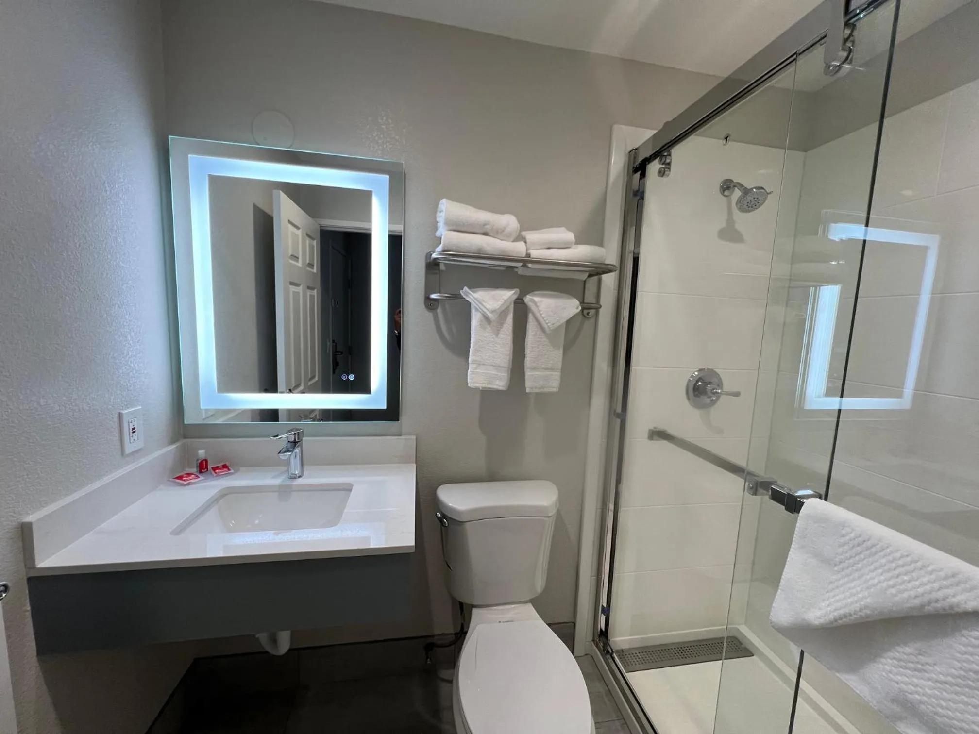 Bathroom in Quality Inn Tracy I-205