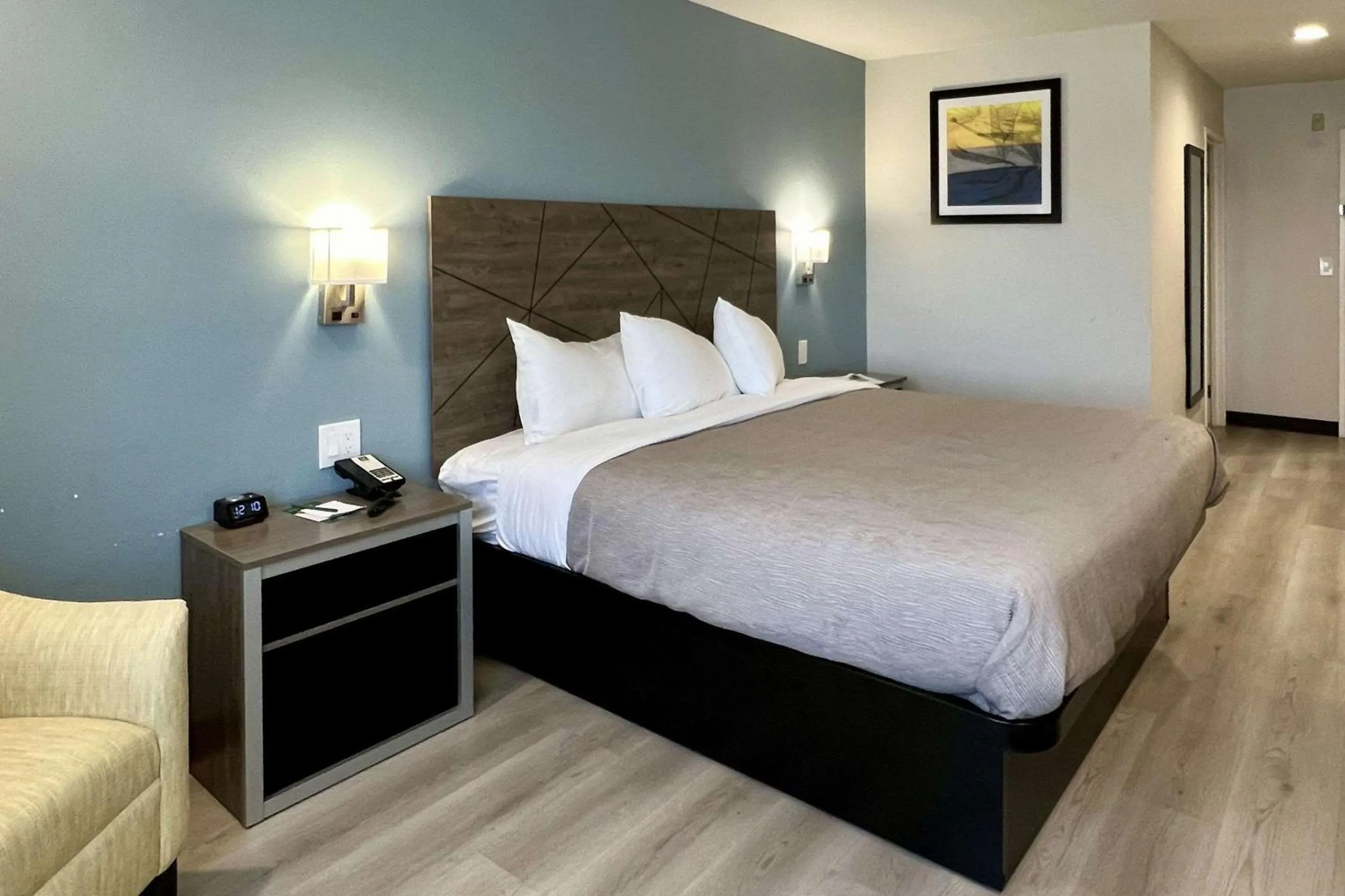 Bedroom, Bed in Quality Inn Tracy I-205