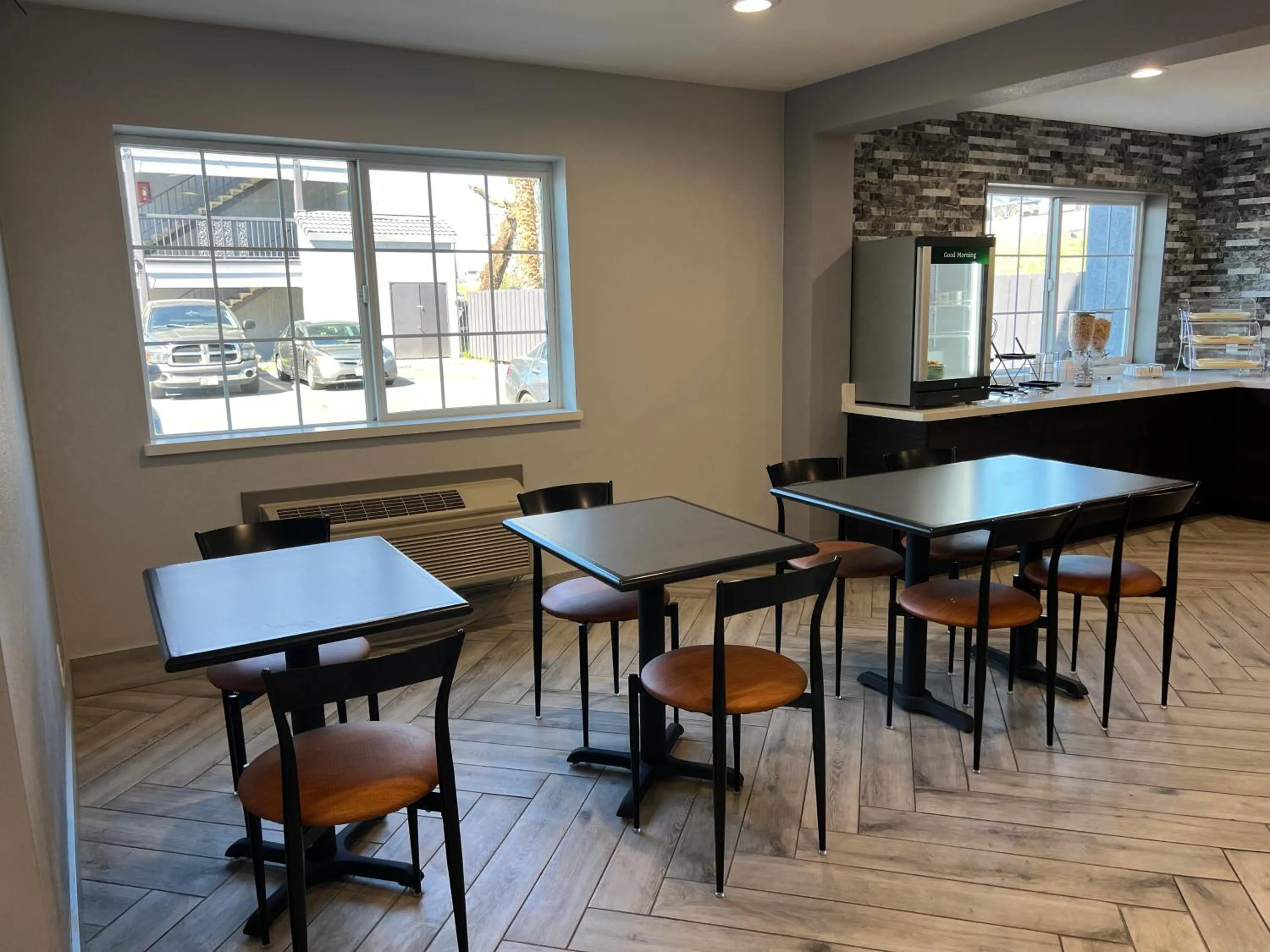 Breakfast in Quality Inn Tracy I-205