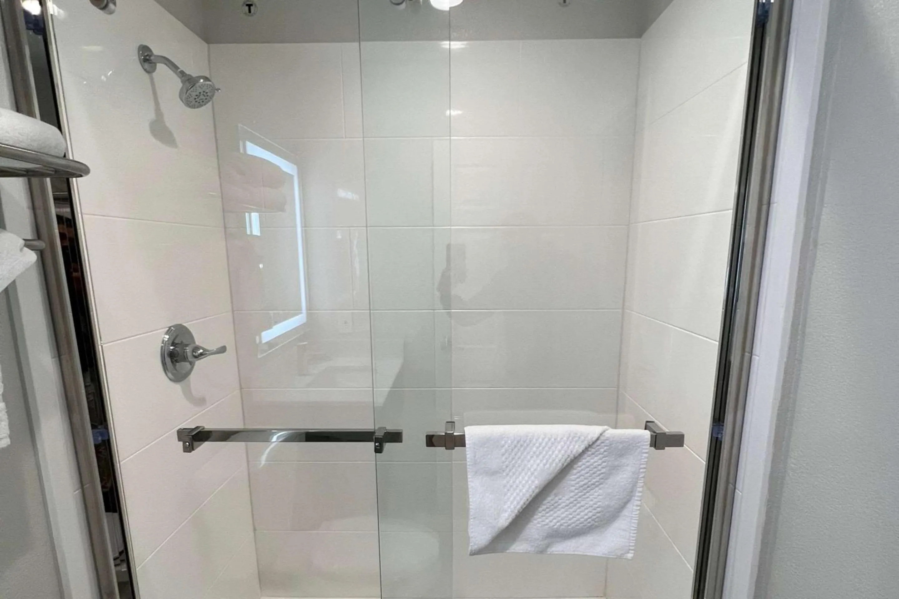 Bedroom in Quality Inn Tracy I-205