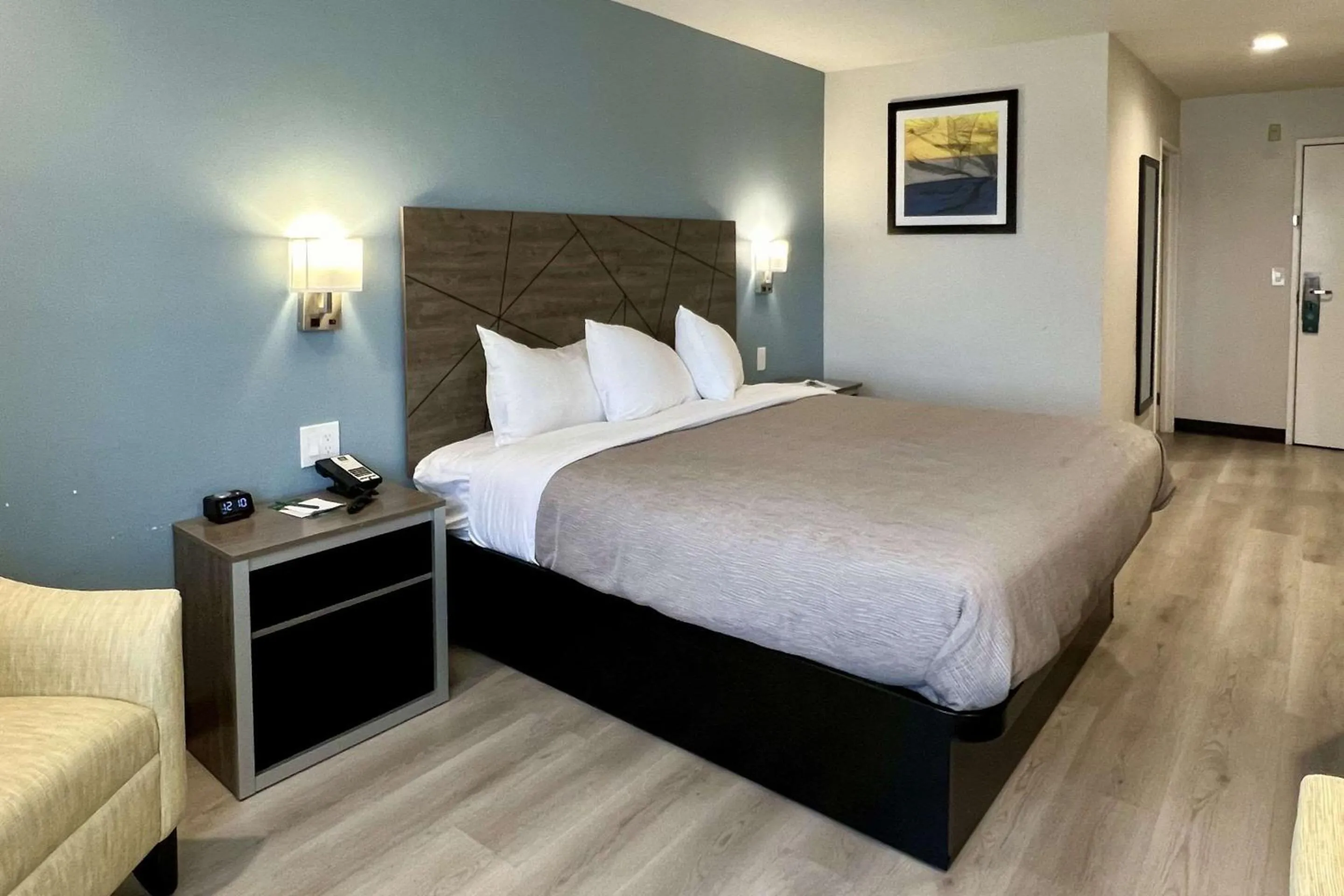 Bedroom, Bed in Quality Inn Tracy I-205