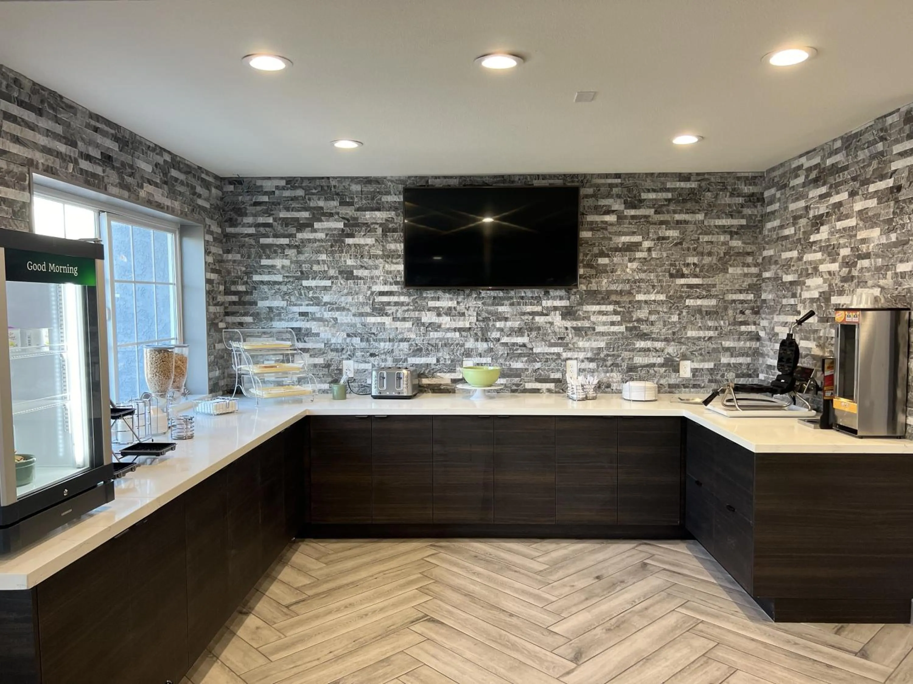 Breakfast in Quality Inn Tracy I-205