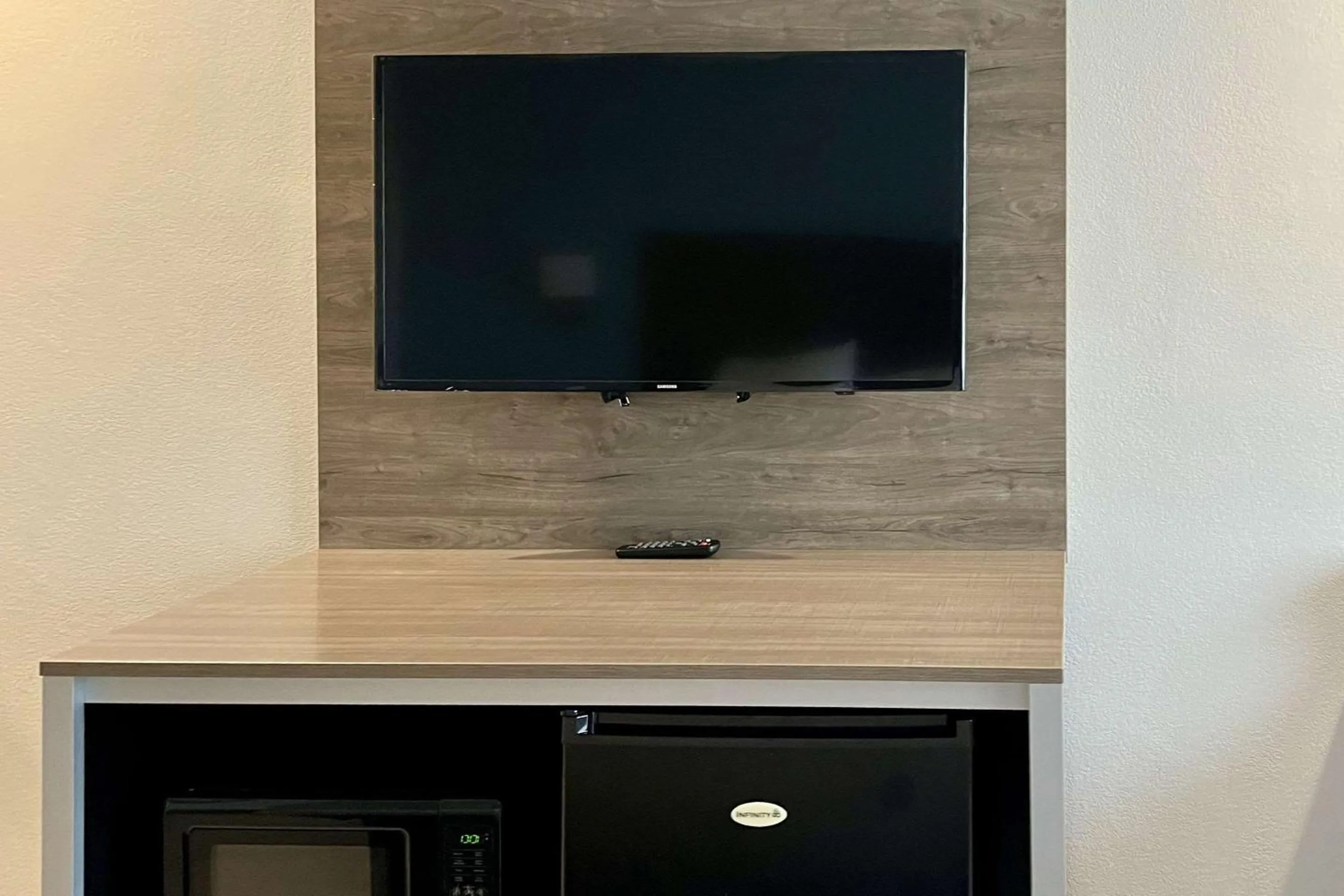 Bedroom in Quality Inn Tracy I-205