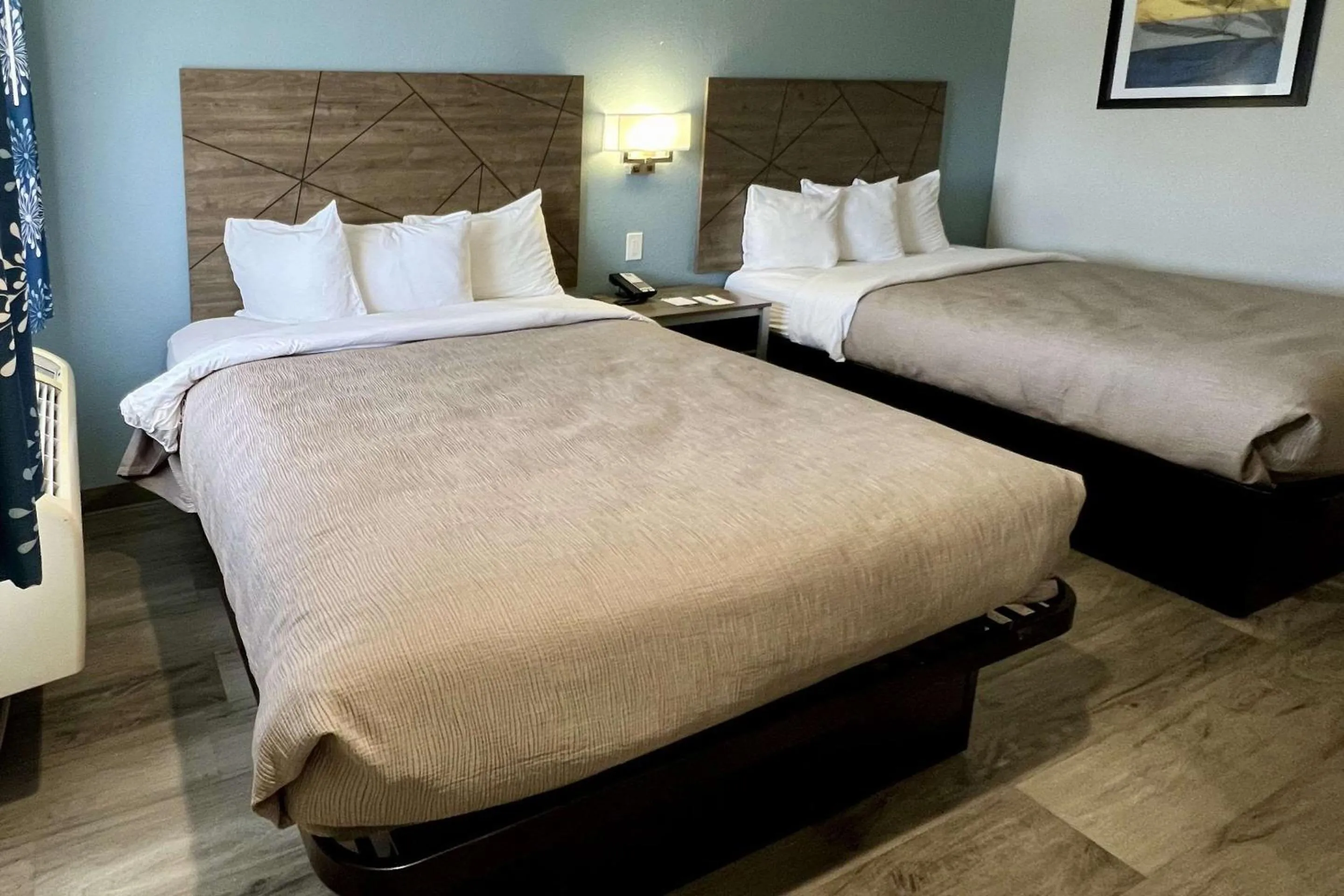 Bedroom, Bed in Quality Inn Tracy I-205