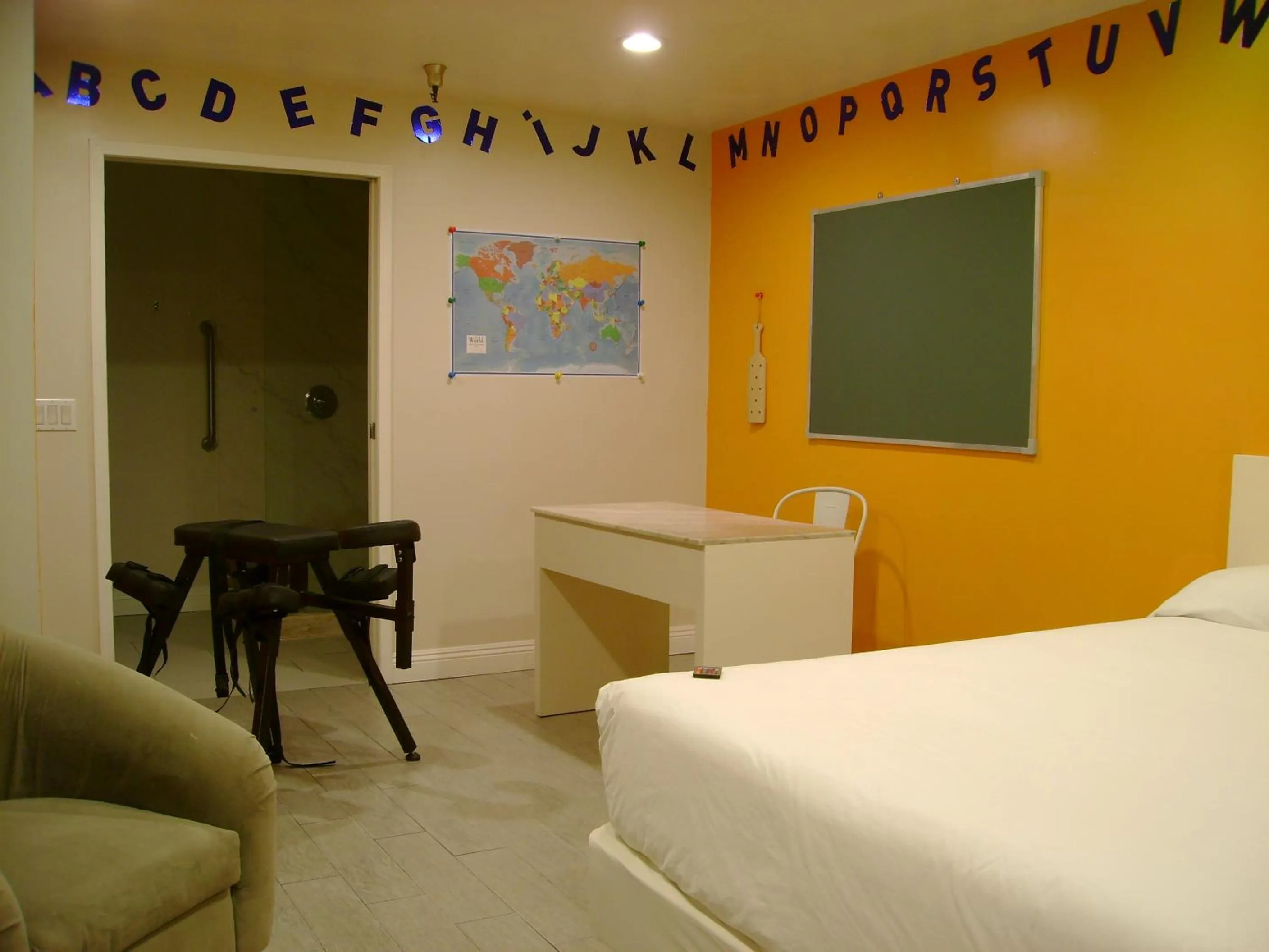 Bed in Hotel Le Reve Pasadena