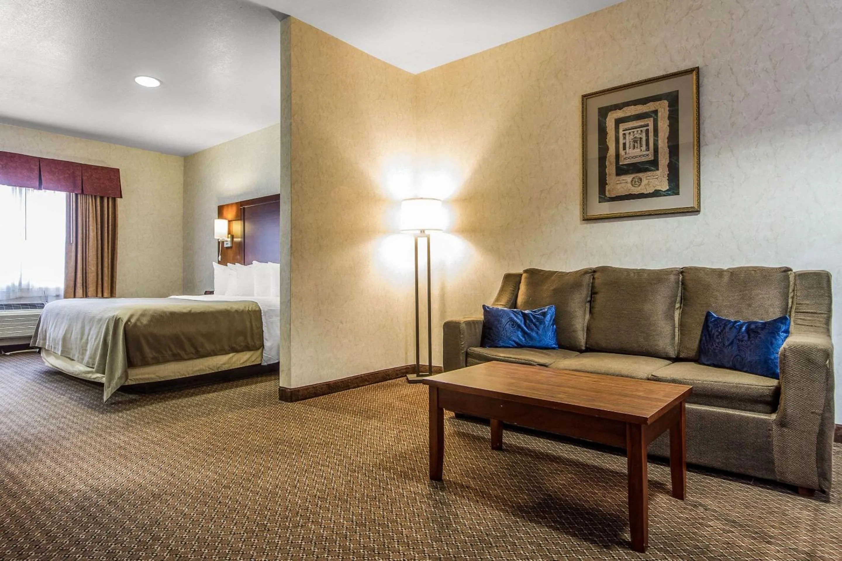 Photo of the whole room, Bed in Quality Inn