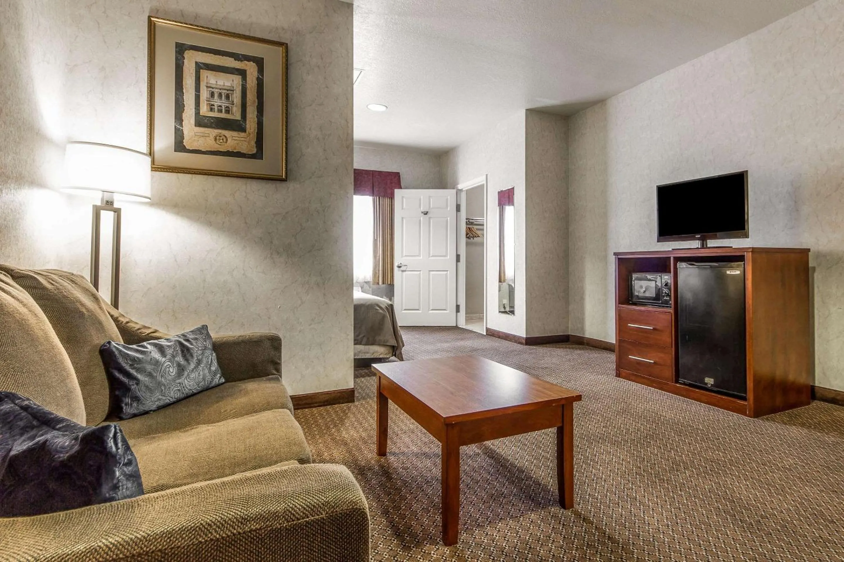 Photo of the whole room in Quality Inn