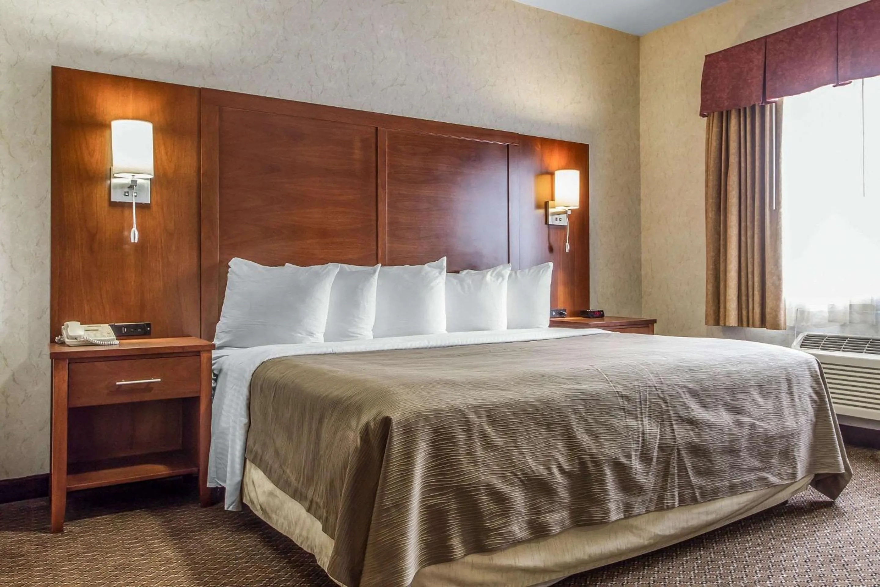 Photo of the whole room, Bed in Quality Inn