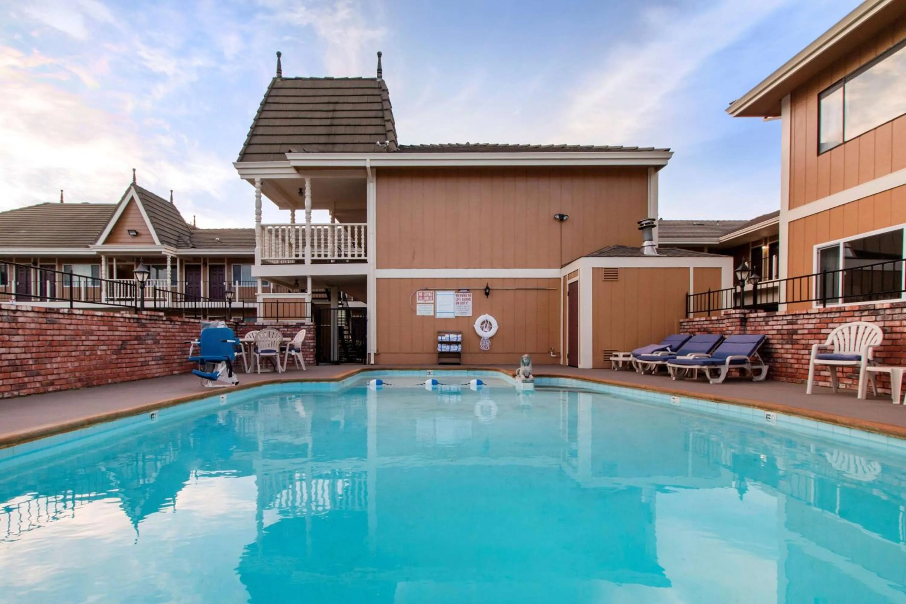 Pool view in Ramada Bayside Inn & Suites Eureka