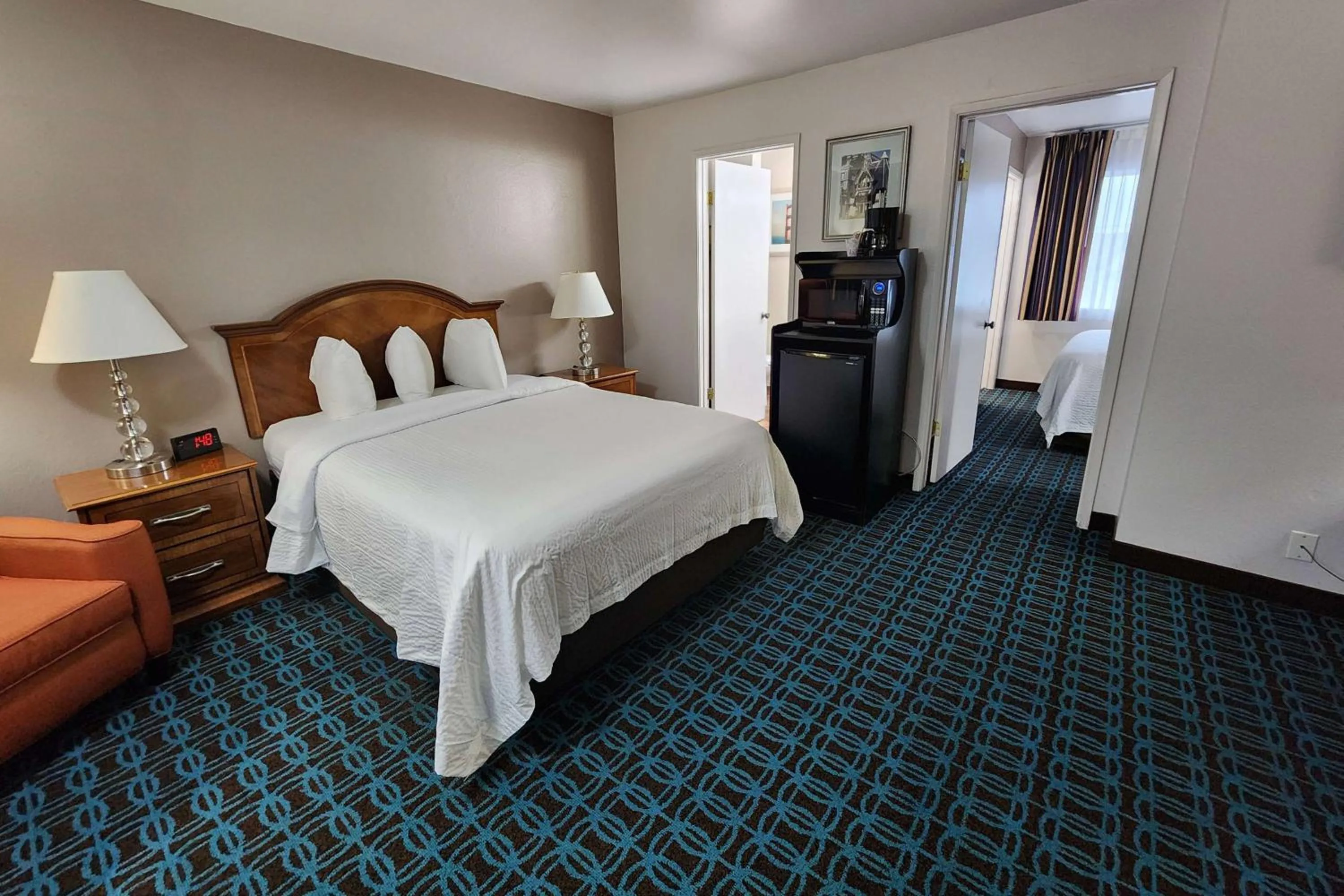 Photo of the whole room, Bed in Ramada Bayside Inn & Suites Eureka