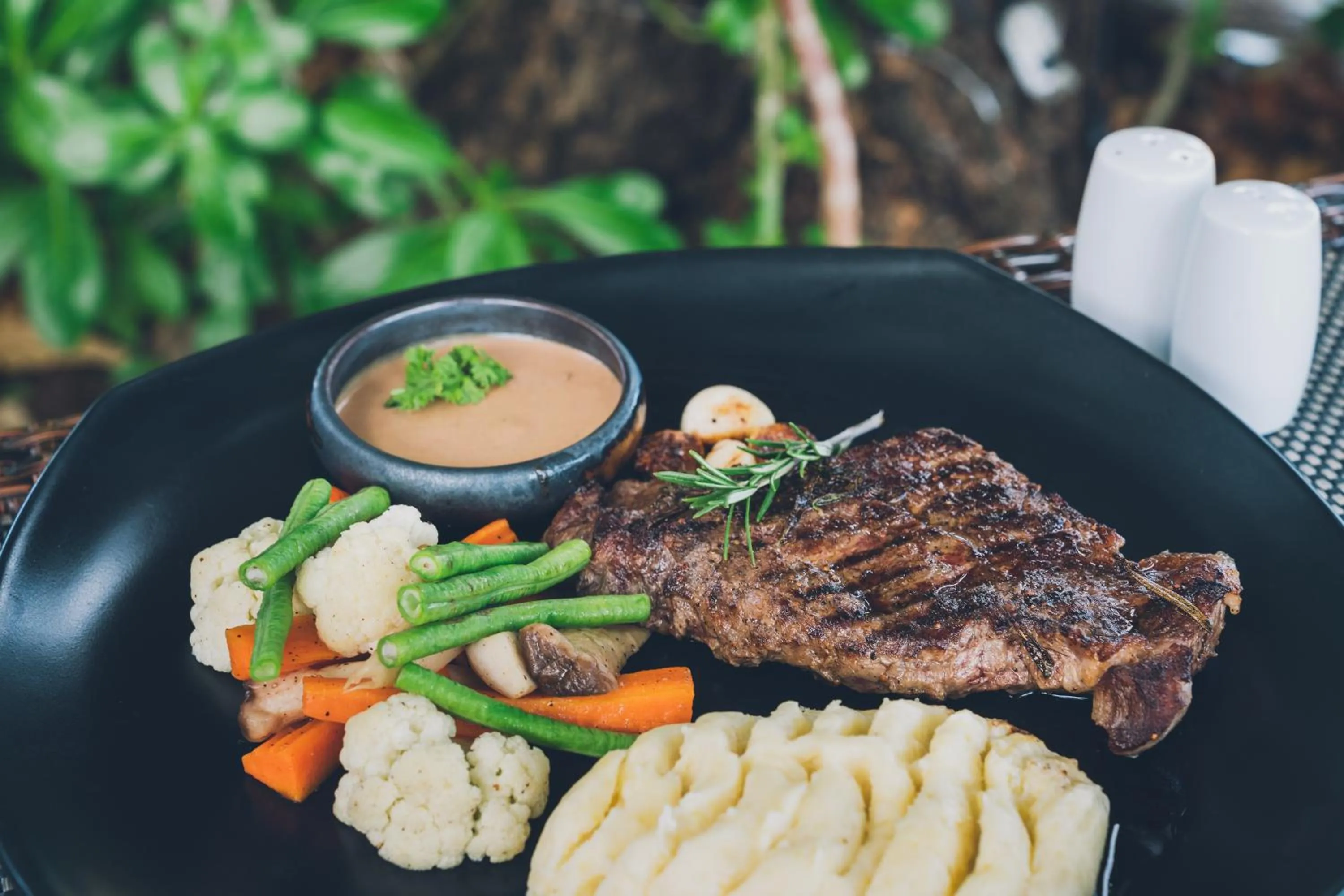 Food and drinks in The Hive Hotel