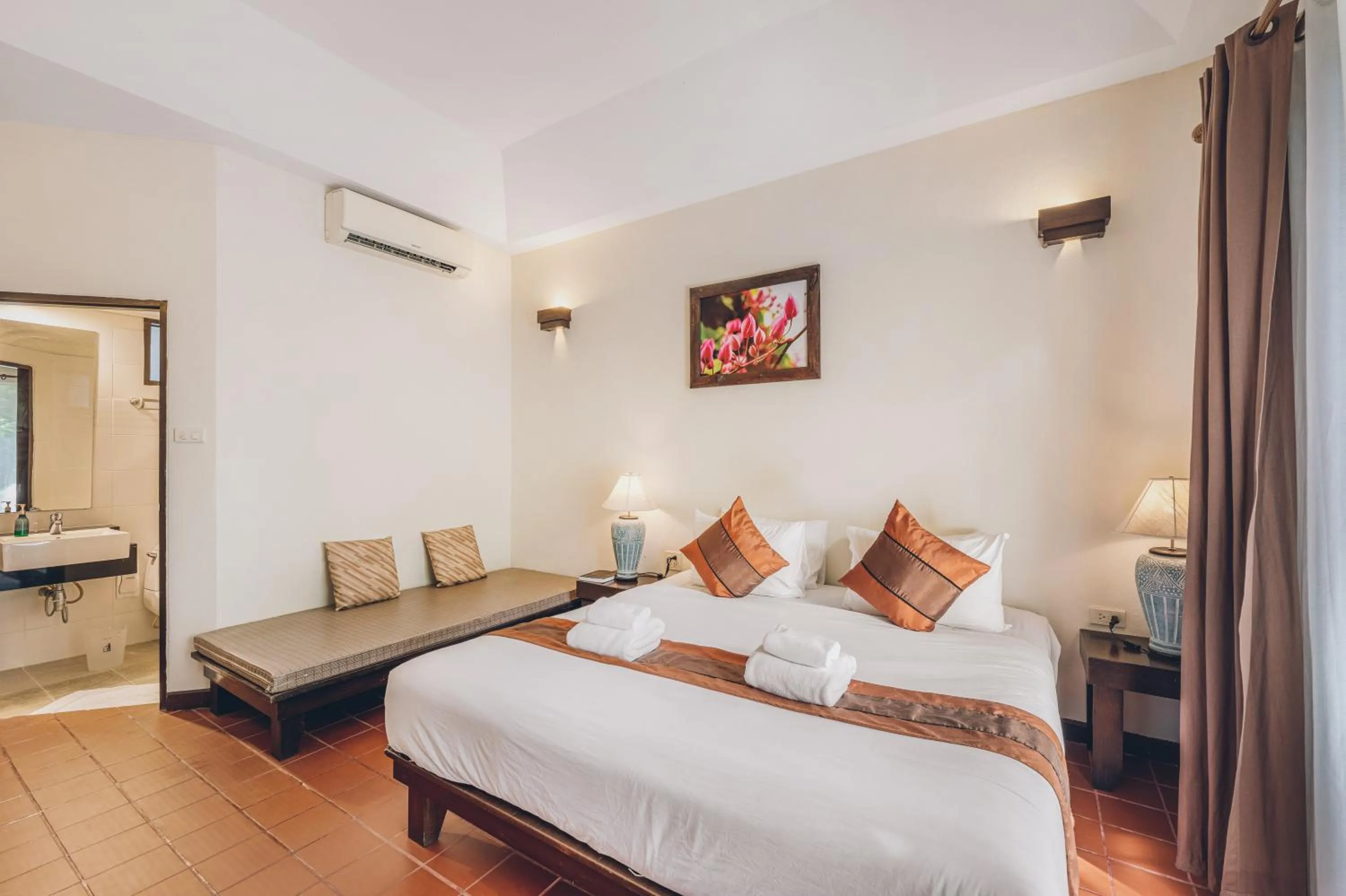 Bed in The Hive Hotel