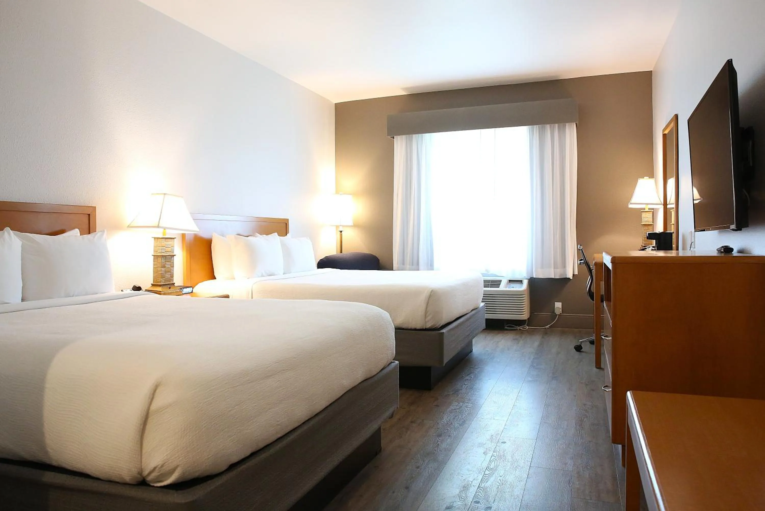 Bed in The Hanford Hotel