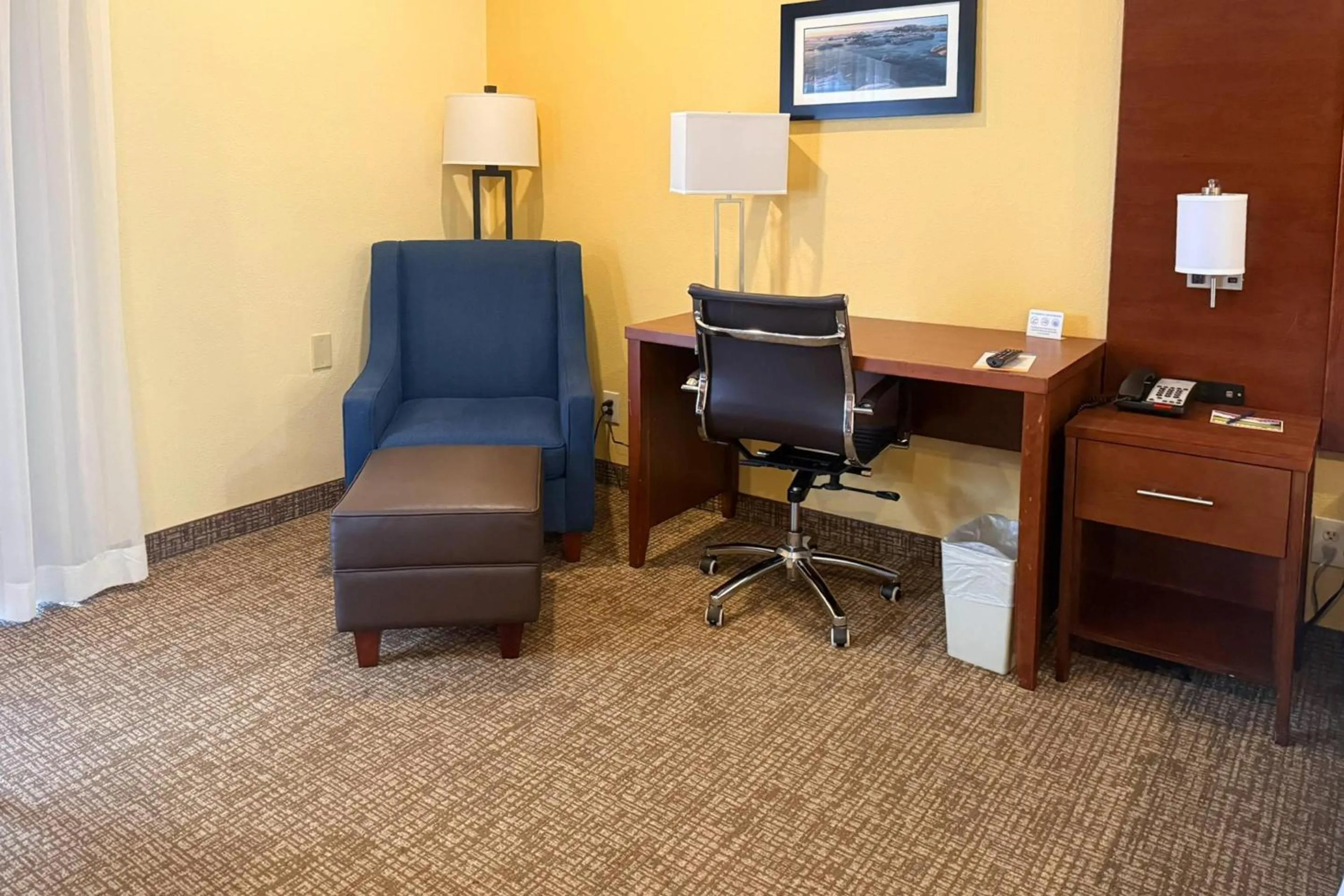 Bedroom in Comfort Inn Monterey Peninsula Airport