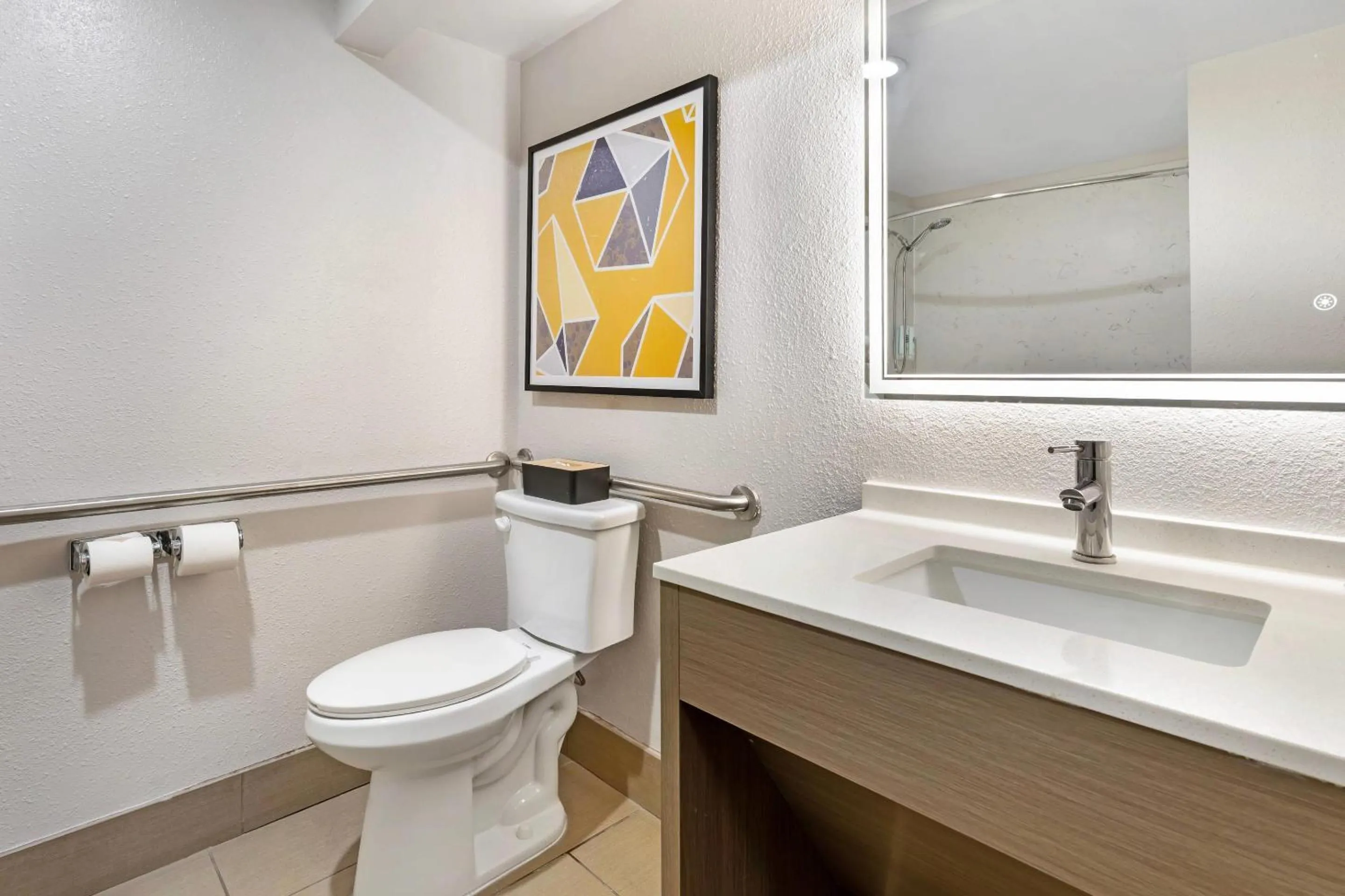 Bedroom in Comfort Inn & Suites Sacramento - University Area