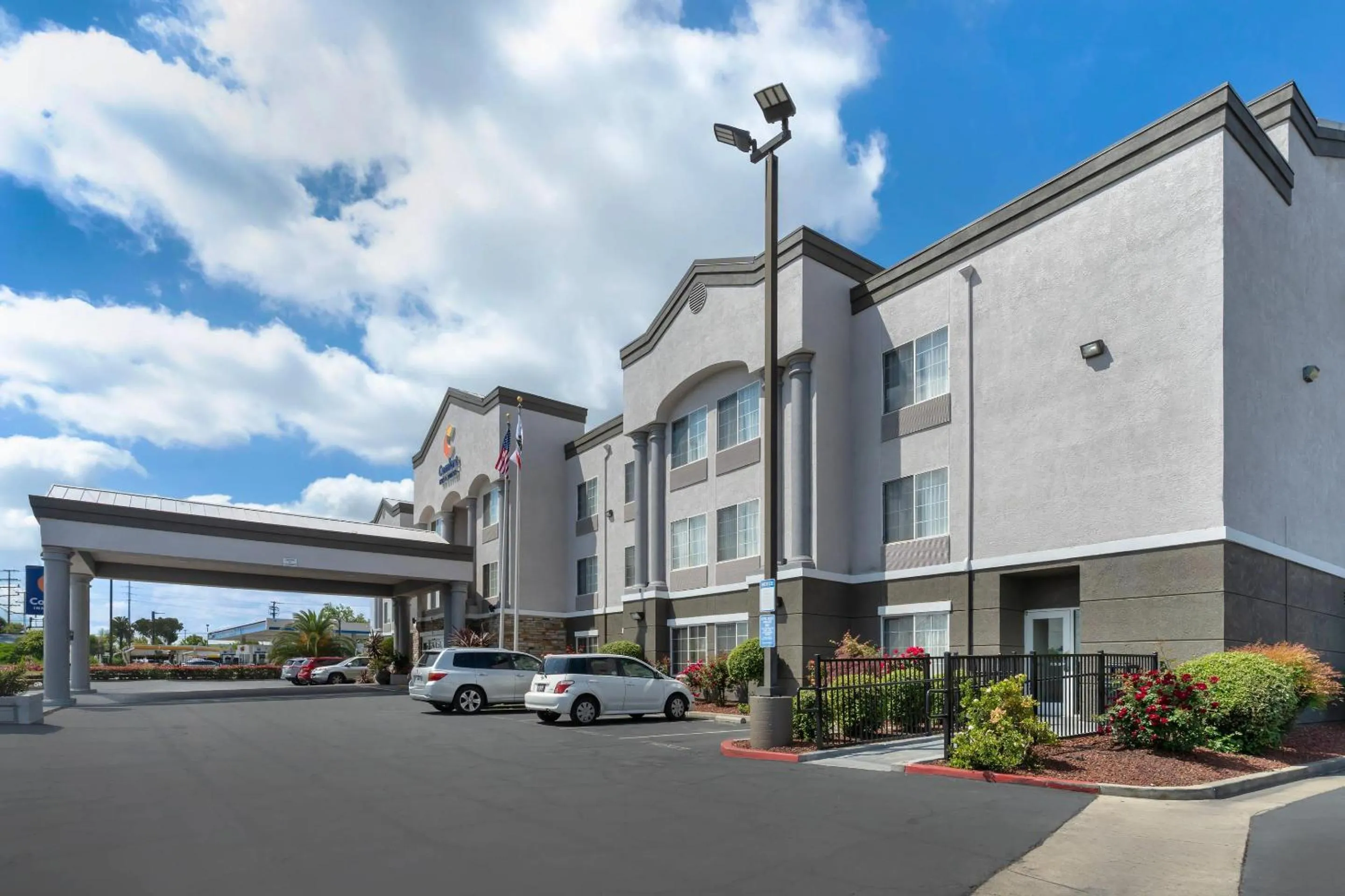 Property building in Comfort Inn & Suites Sacramento - University Area