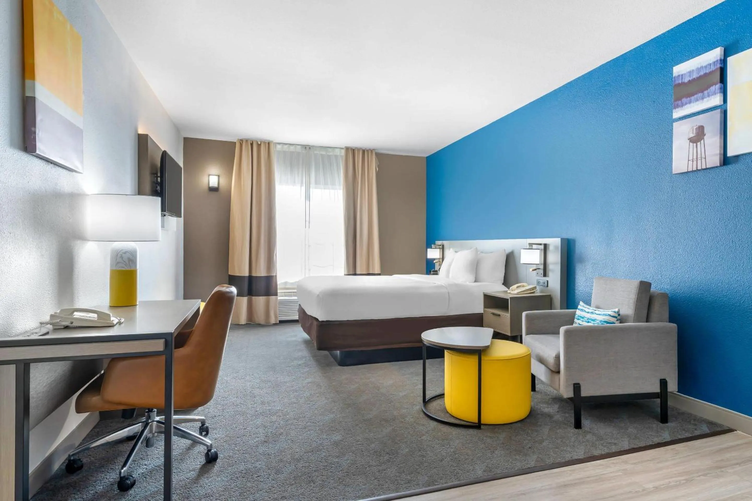 Bedroom, Bed in Comfort Inn & Suites Sacramento - University Area