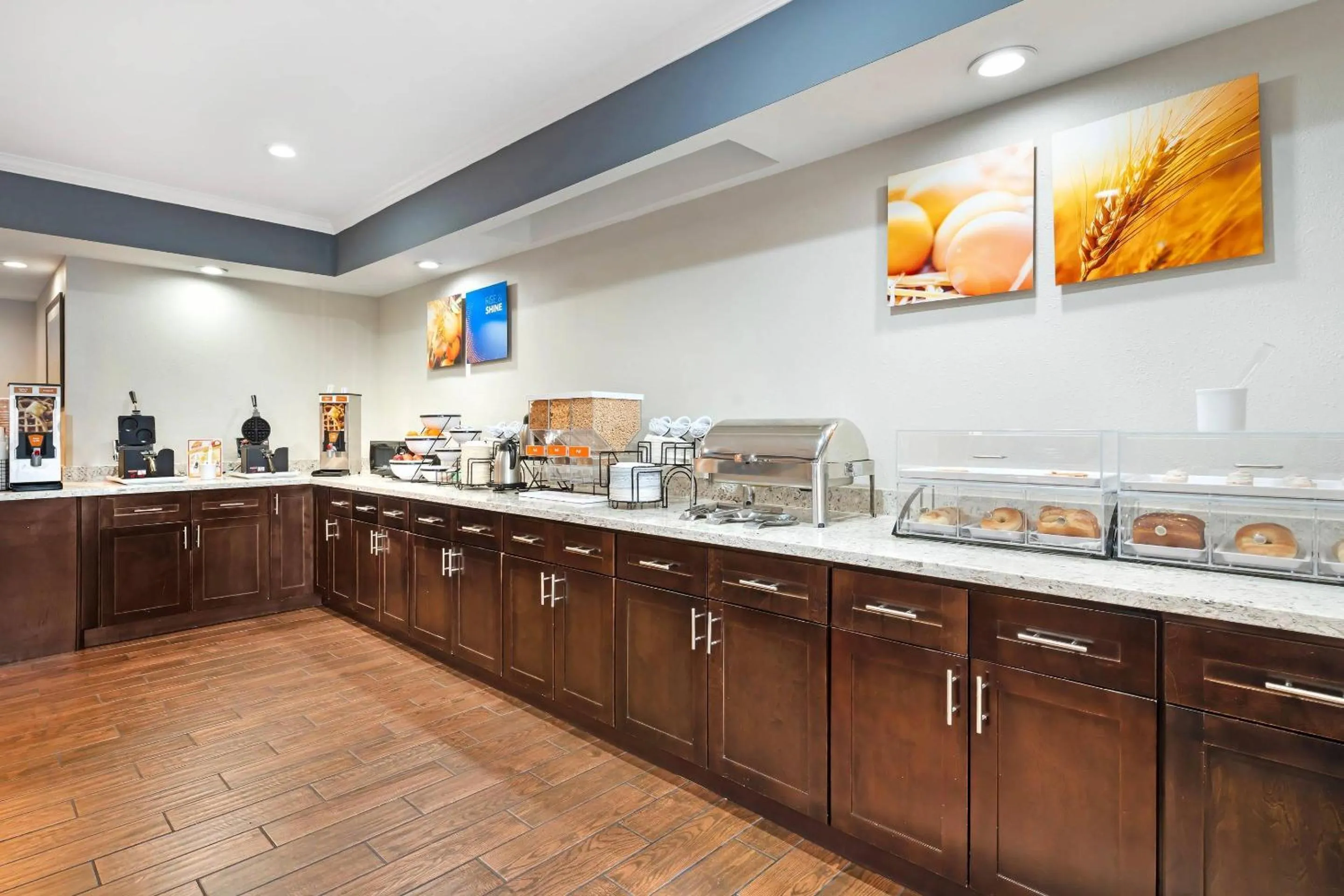 Breakfast in Comfort Inn & Suites Sacramento - University Area