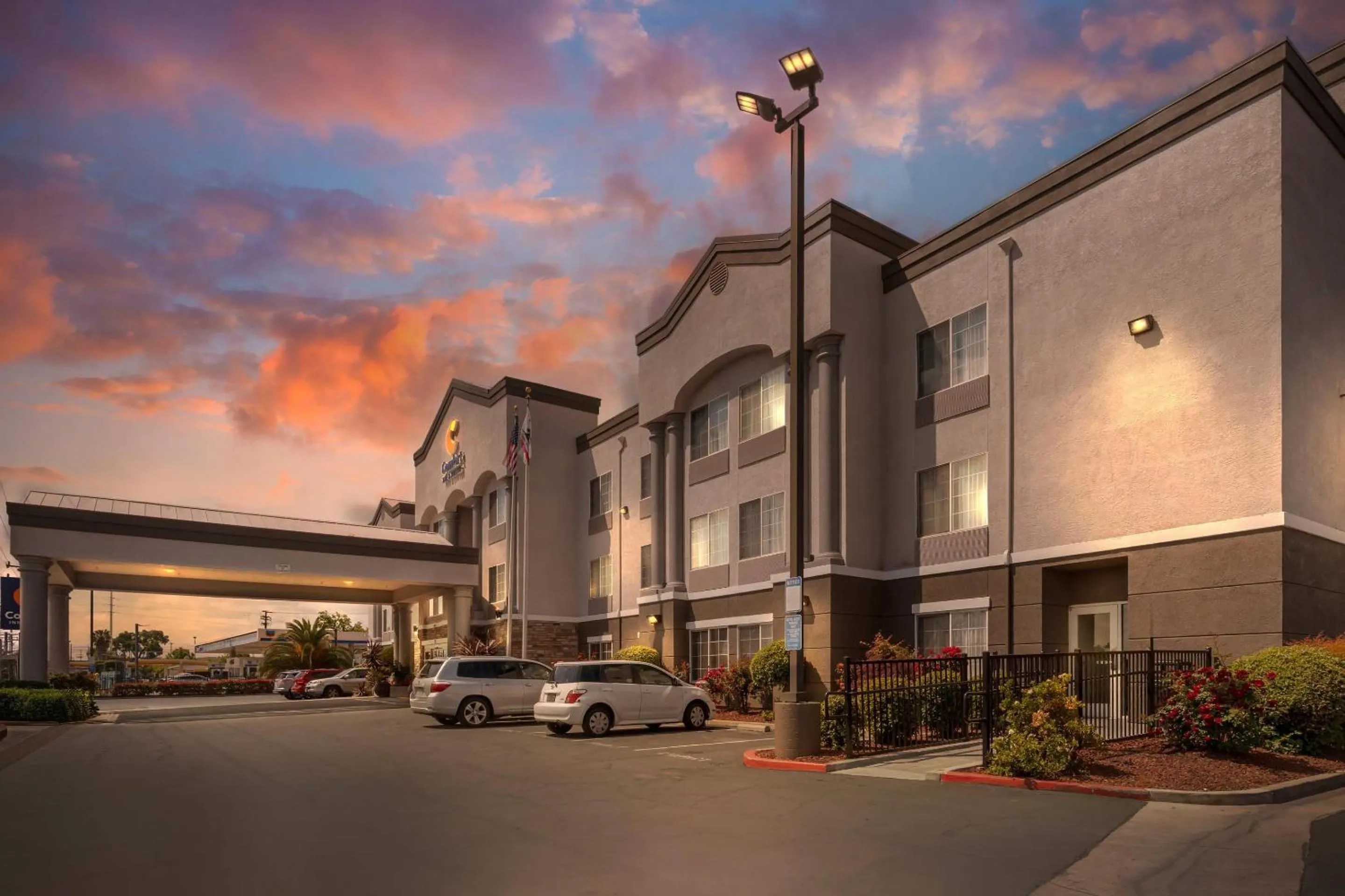 Property building in Comfort Inn & Suites Sacramento - University Area
