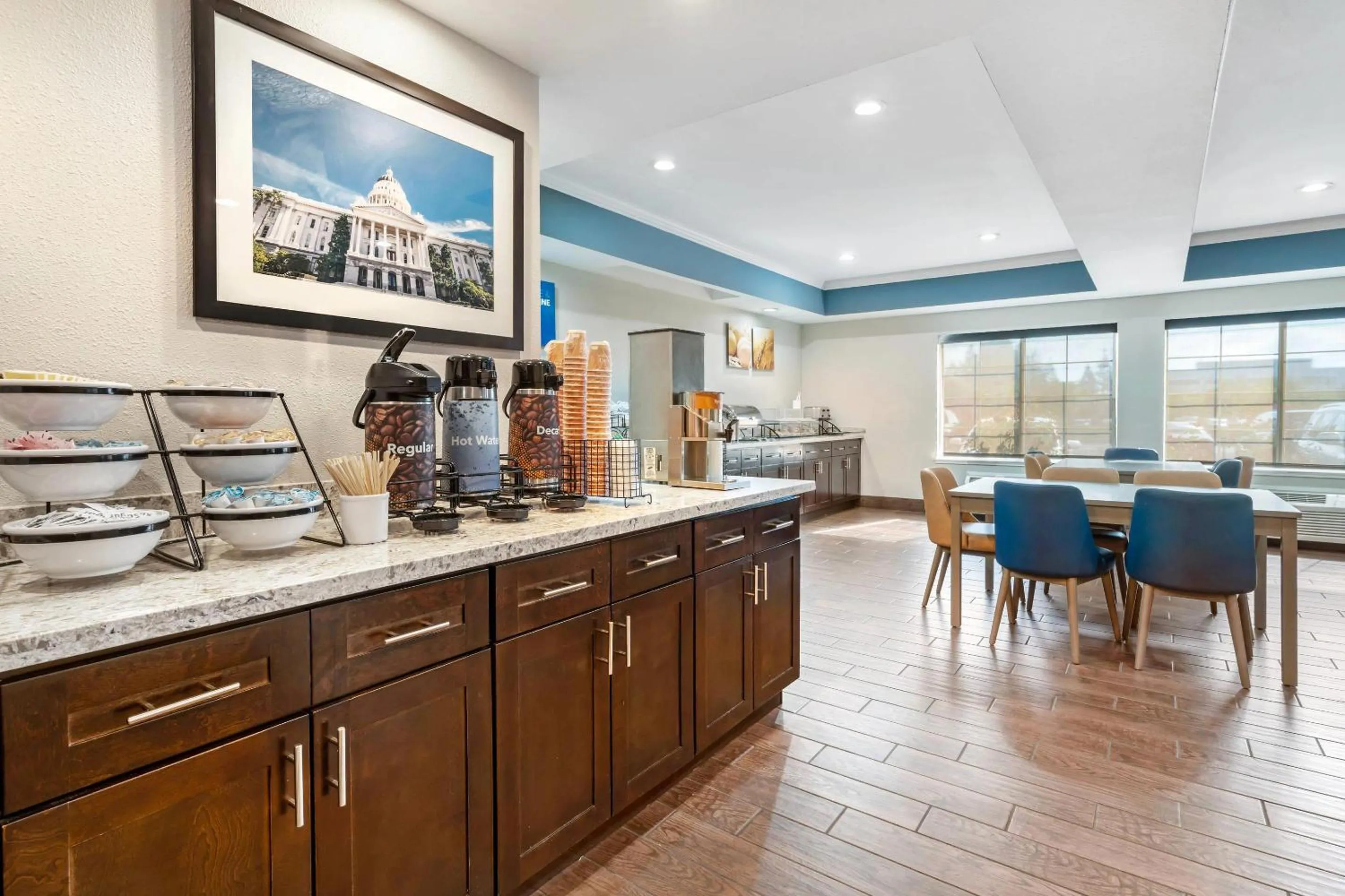 Breakfast in Comfort Inn & Suites Sacramento - University Area