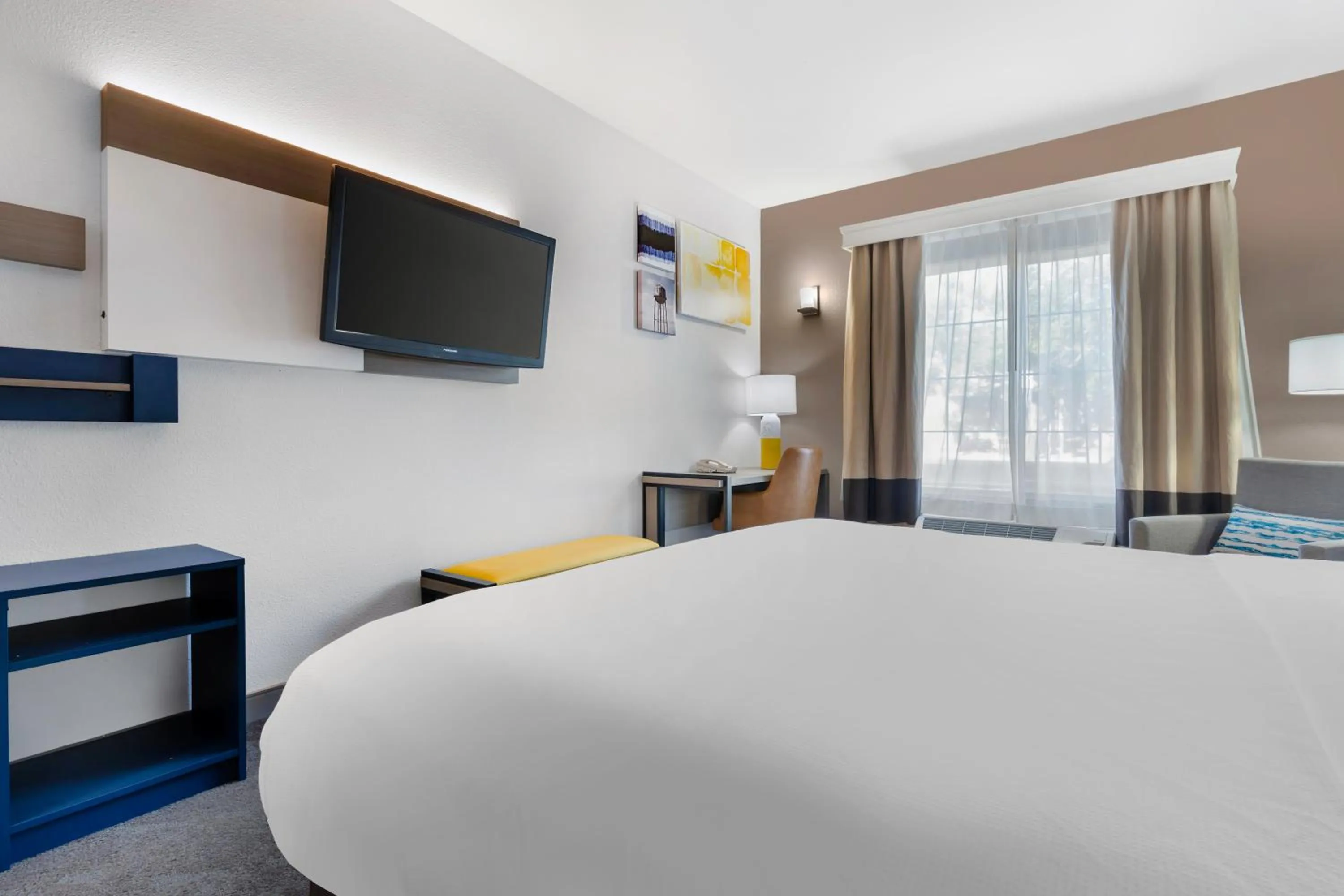 Bed in Comfort Inn & Suites Sacramento - University Area