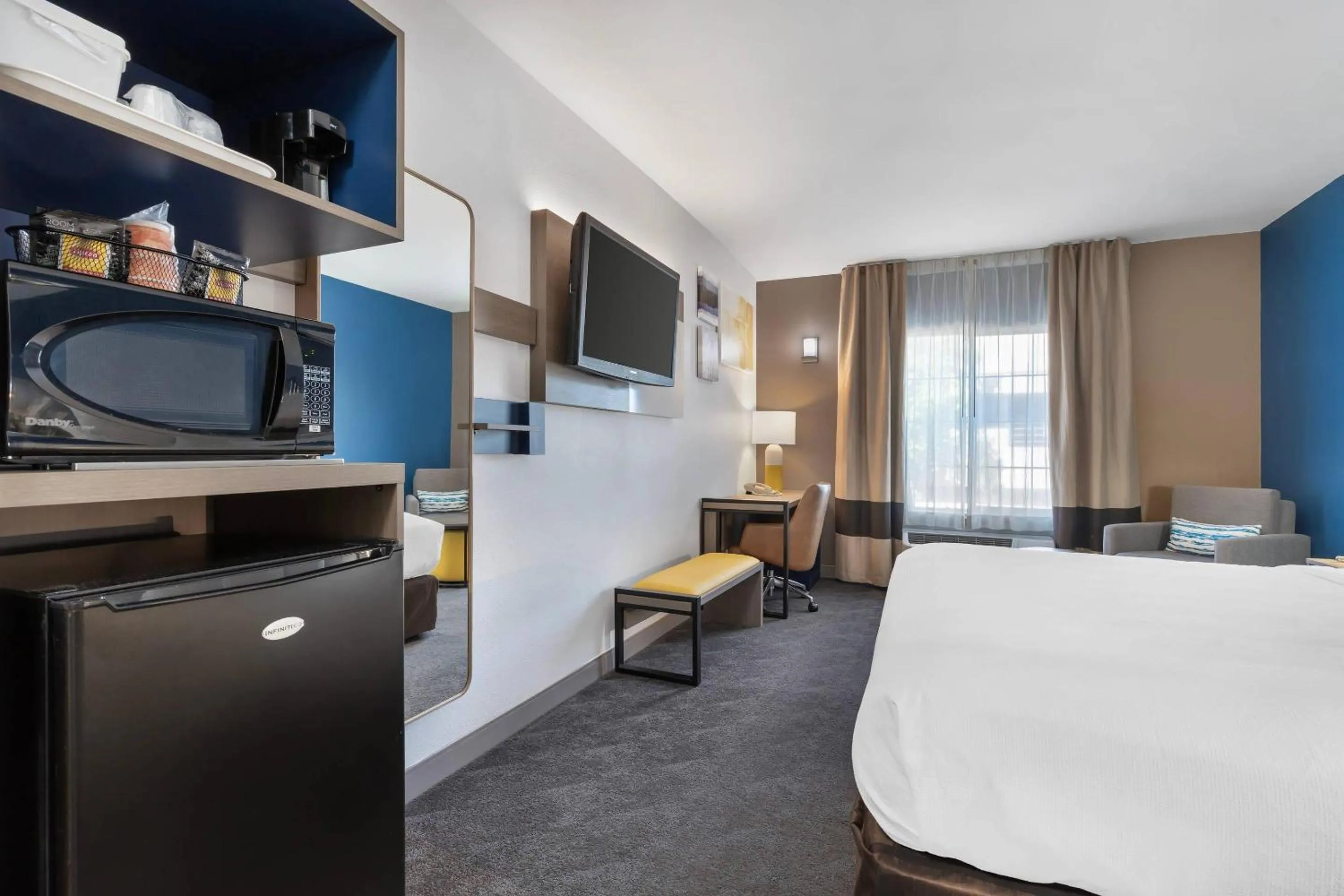 Bedroom, Bed in Comfort Inn & Suites Sacramento - University Area