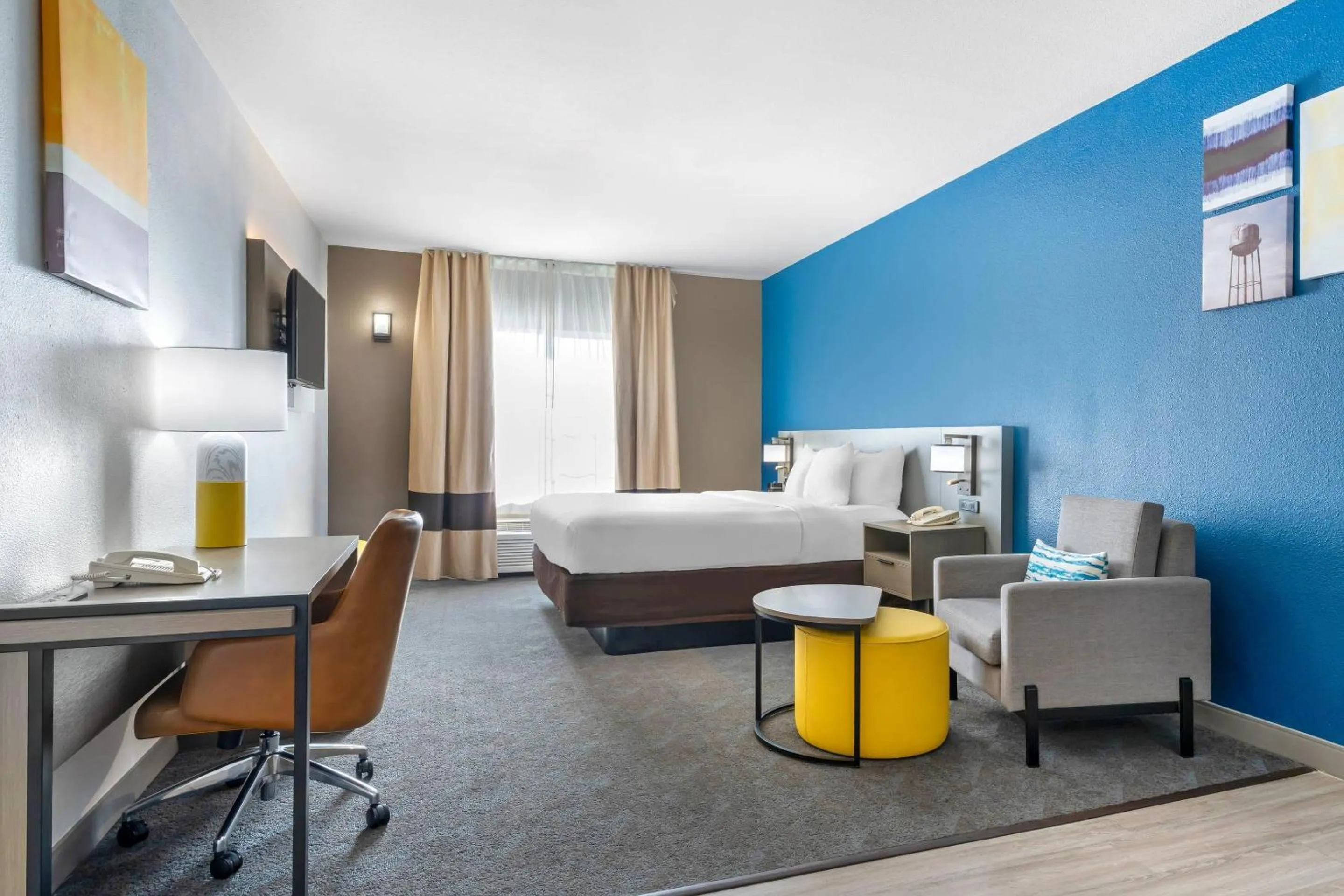 Bedroom, Bed in Comfort Inn & Suites Sacramento - University Area