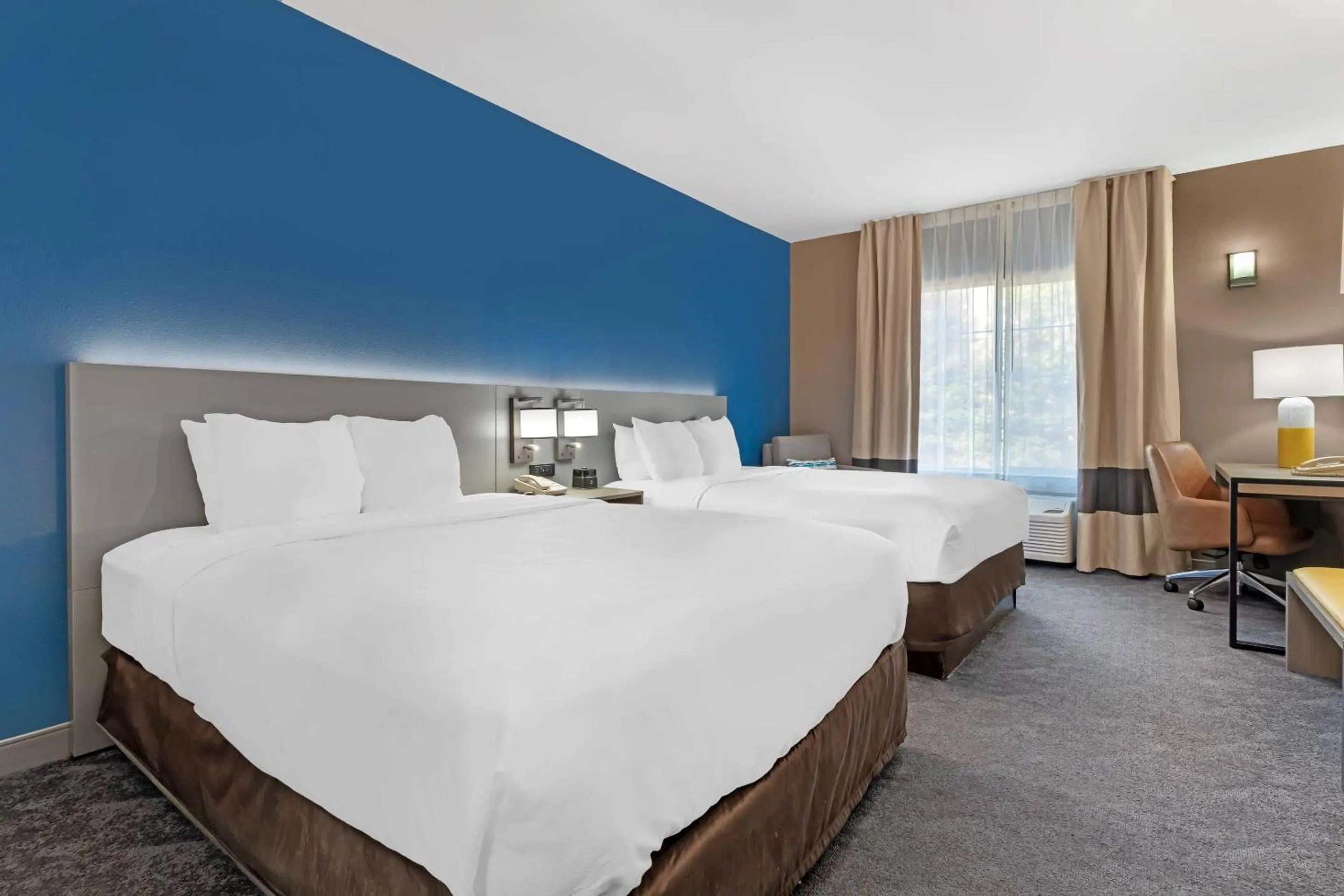 Bedroom, Bed in Comfort Inn & Suites Sacramento - University Area