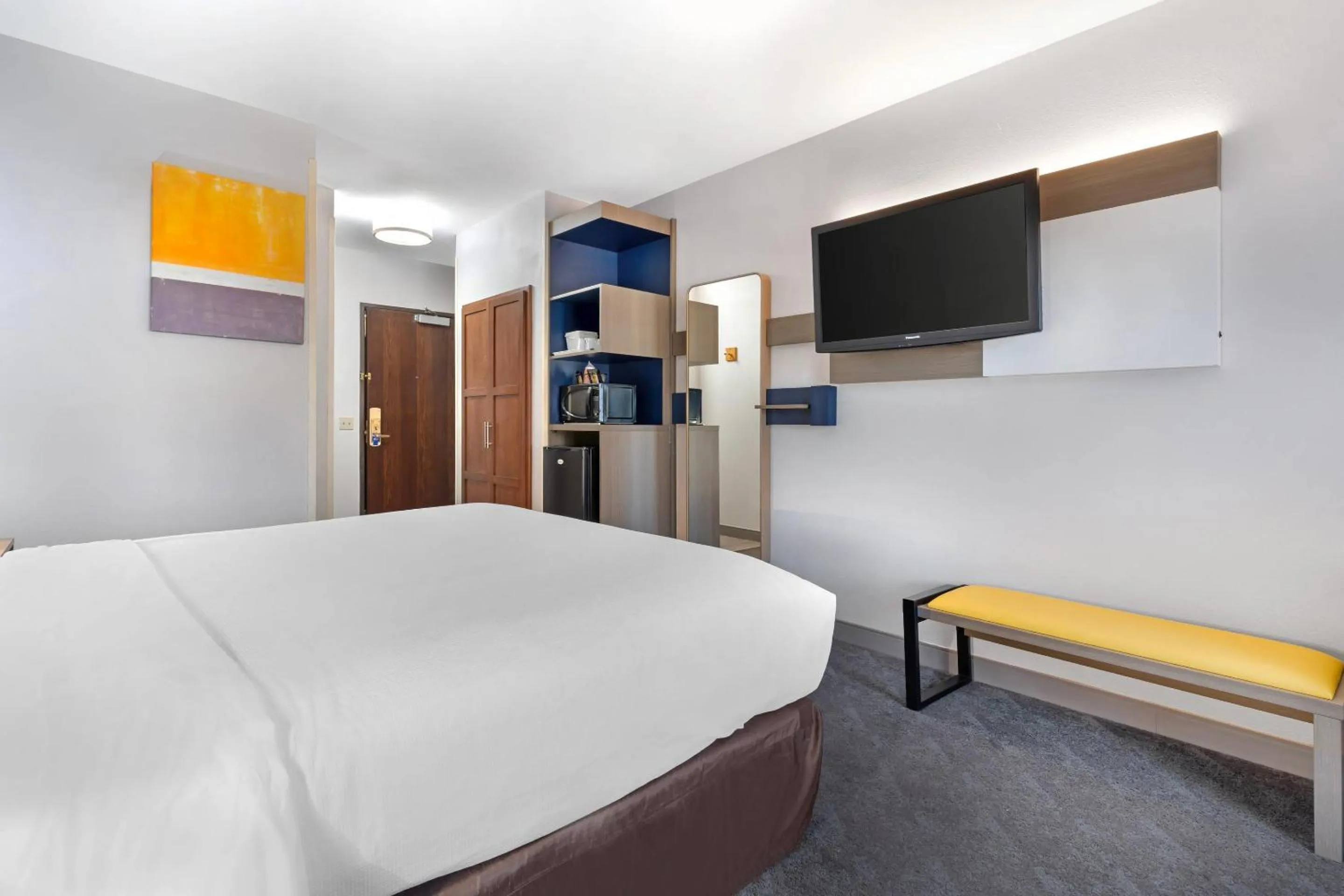 Bedroom, Bed in Comfort Inn & Suites Sacramento - University Area