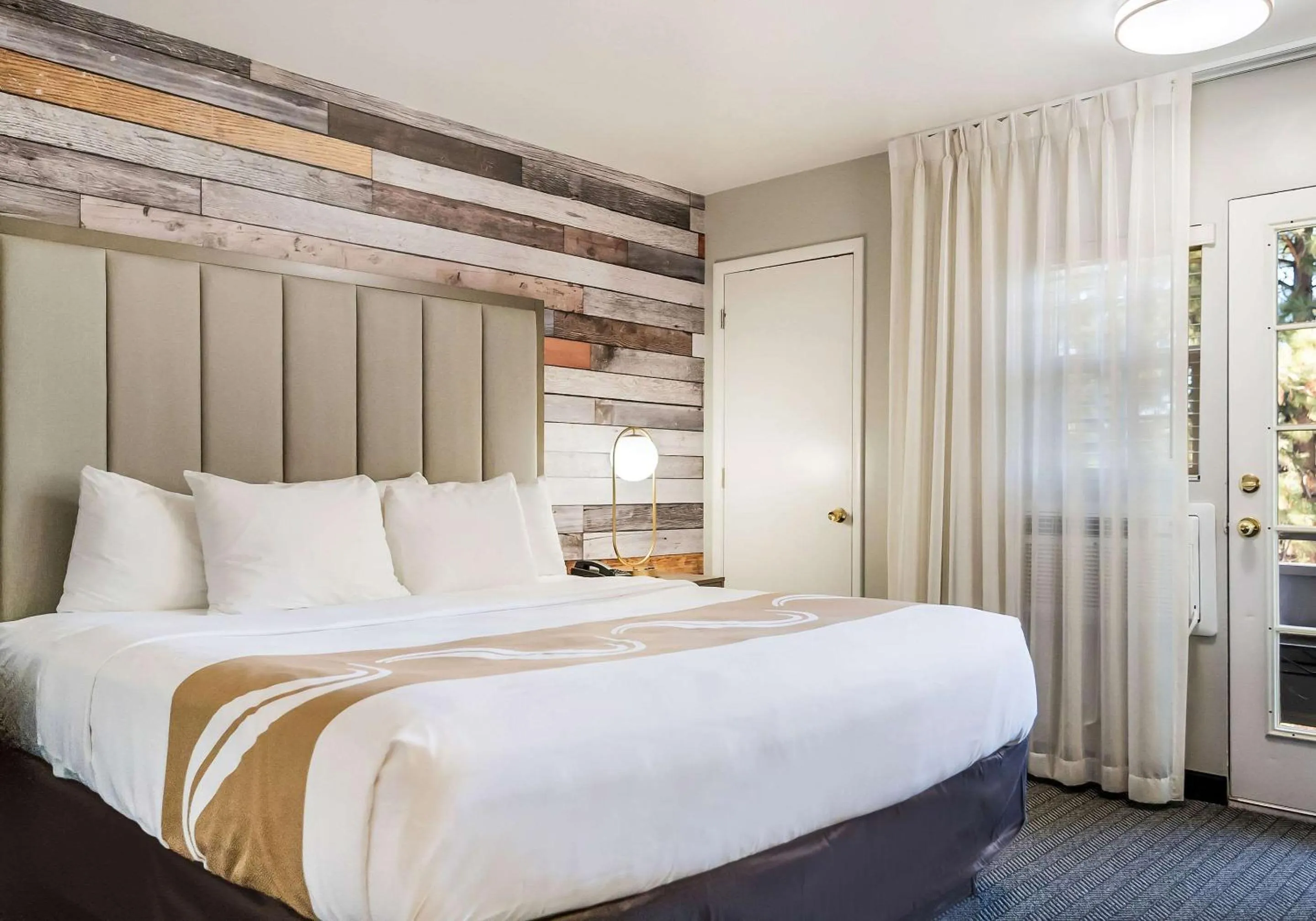 Bedroom, Bed in Quality Inn South Lake Tahoe