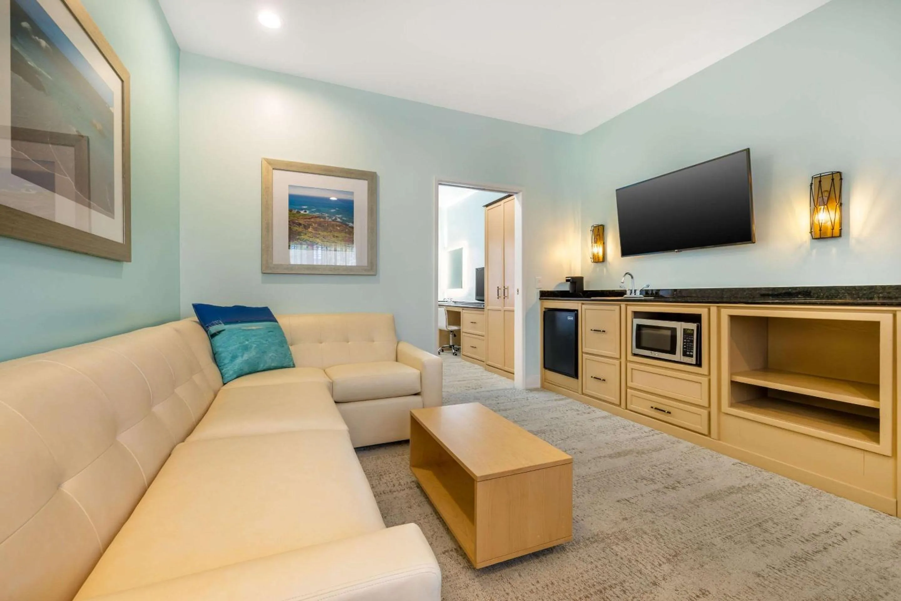 Bedroom in Quality Suites Downtown San Luis Obispo