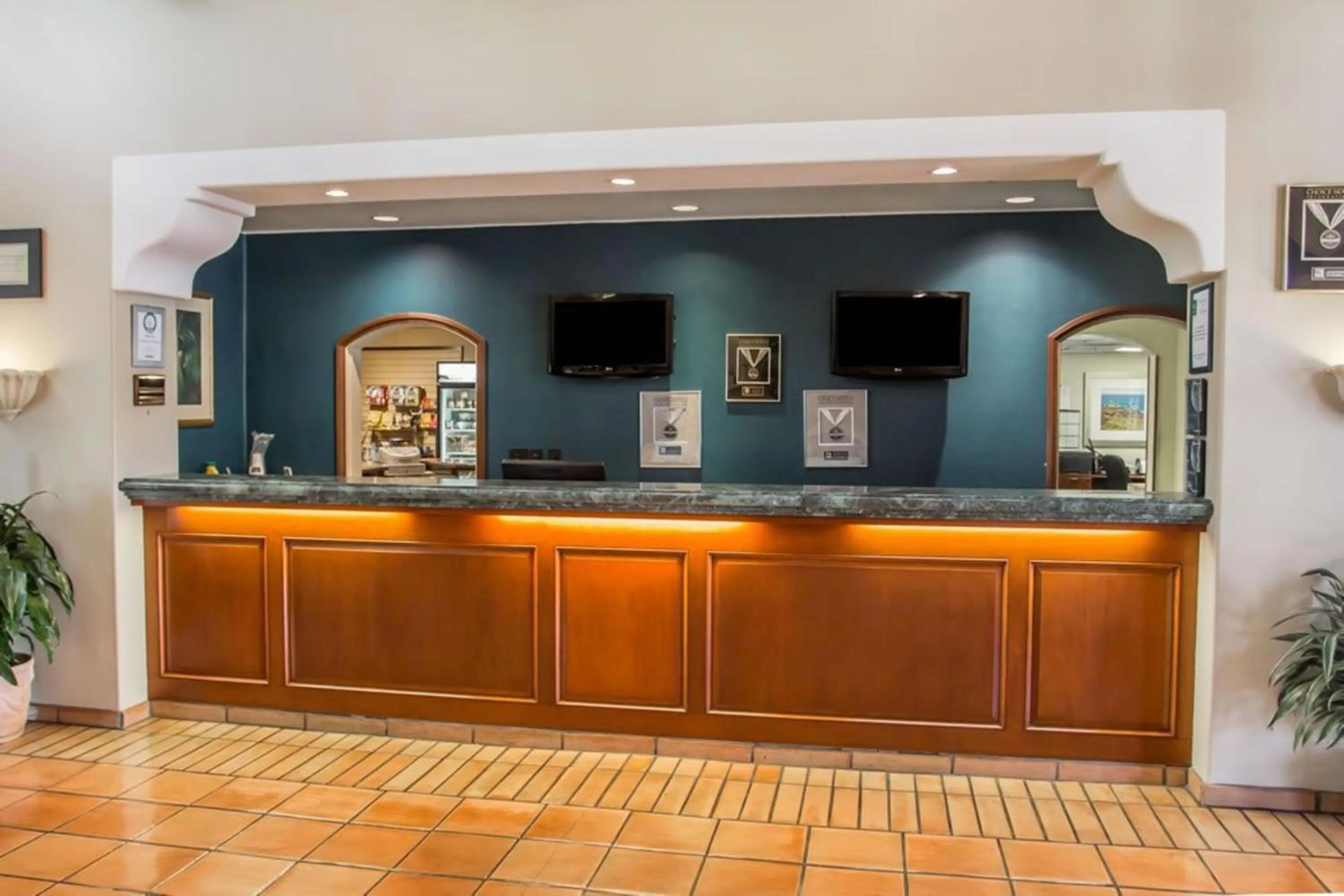 Lobby or reception in Quality Suites Downtown San Luis Obispo