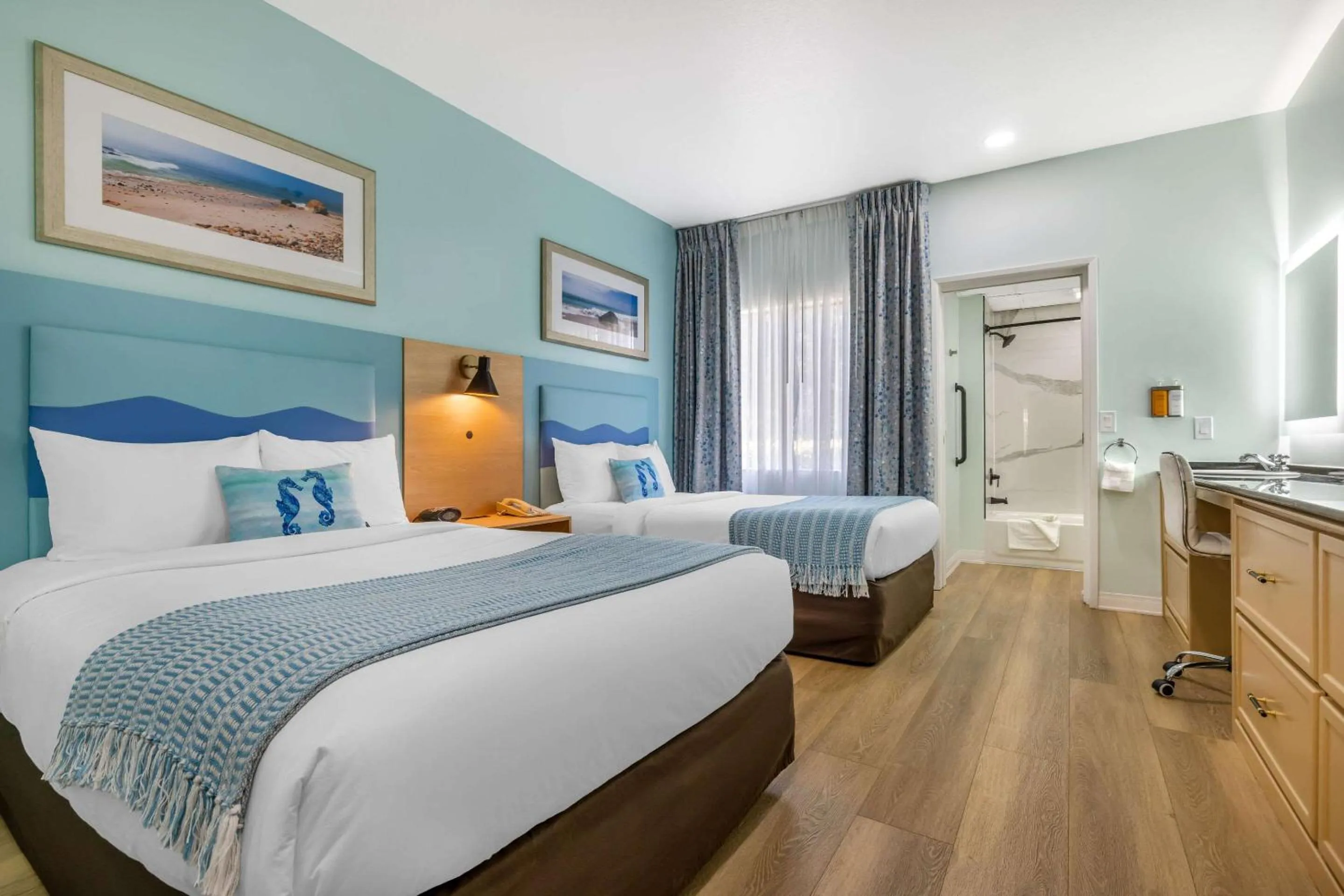 Bedroom, Bed in Quality Suites Downtown San Luis Obispo