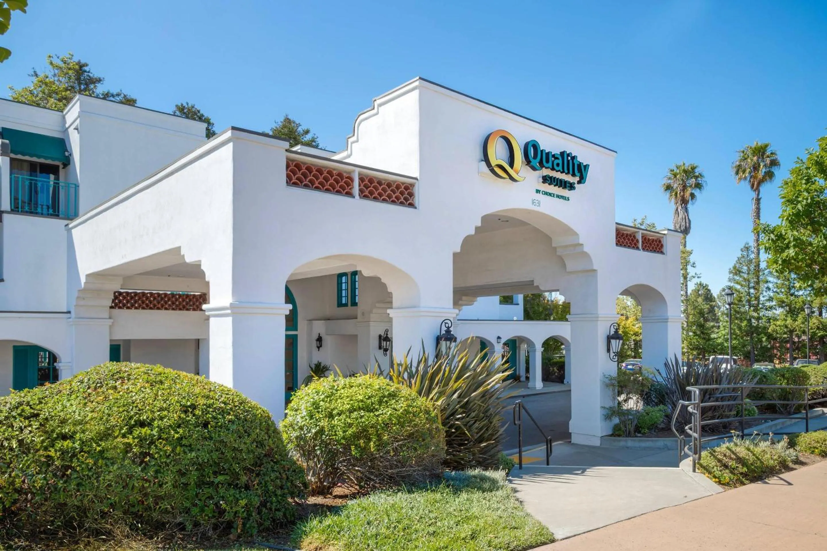 Property building in Quality Suites Downtown San Luis Obispo