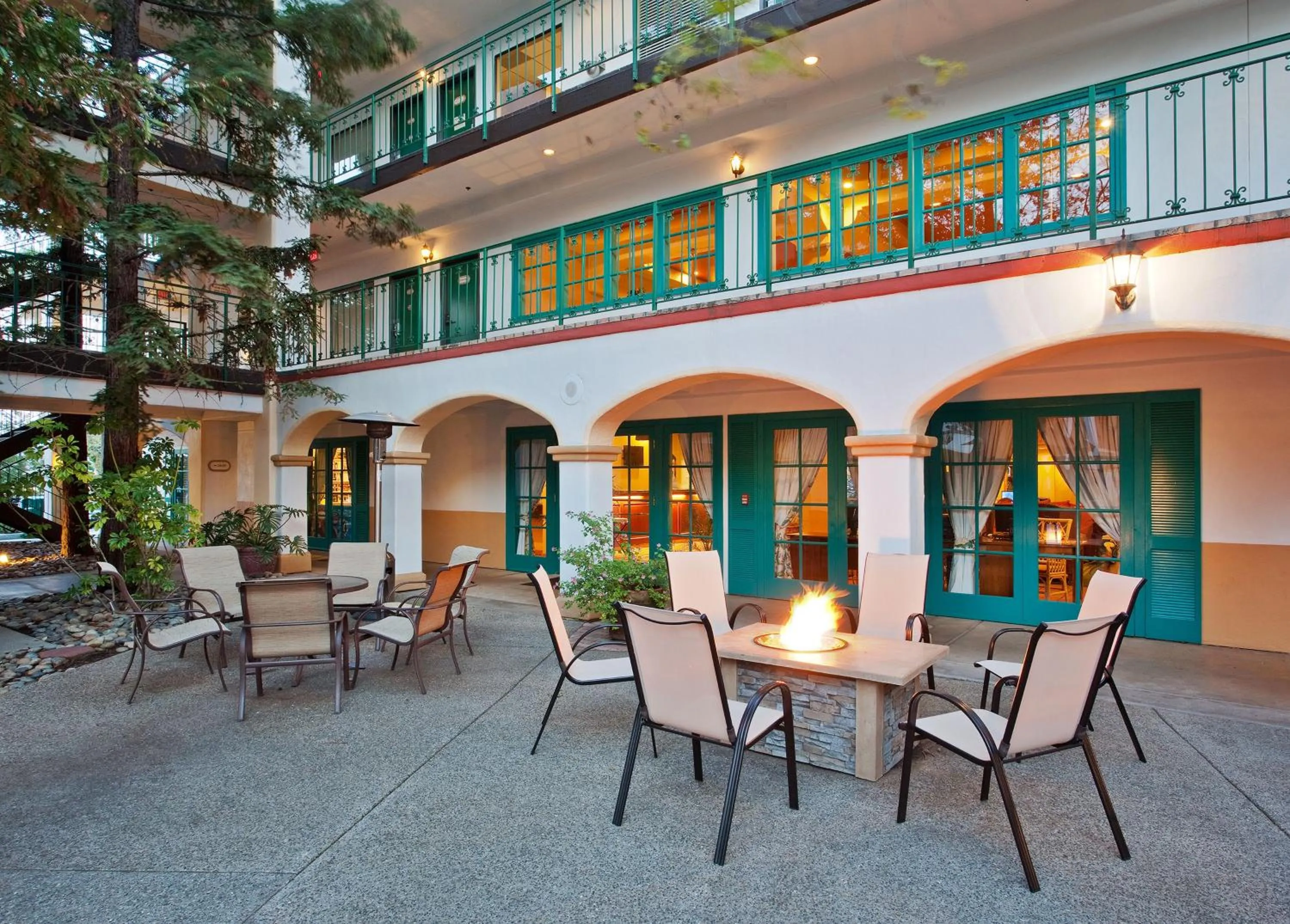 Patio in Quality Suites Downtown San Luis Obispo