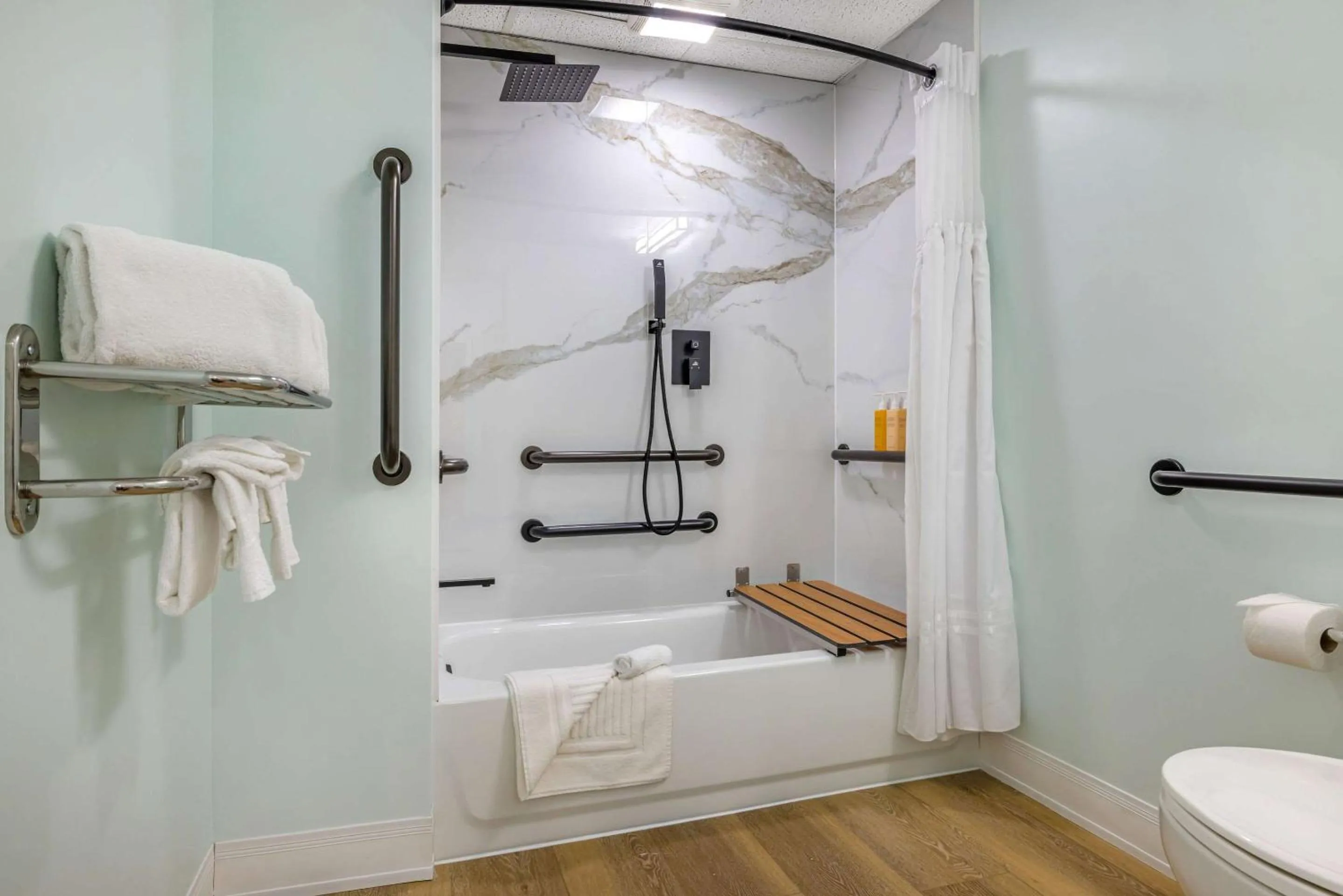 Bedroom in Quality Suites Downtown San Luis Obispo