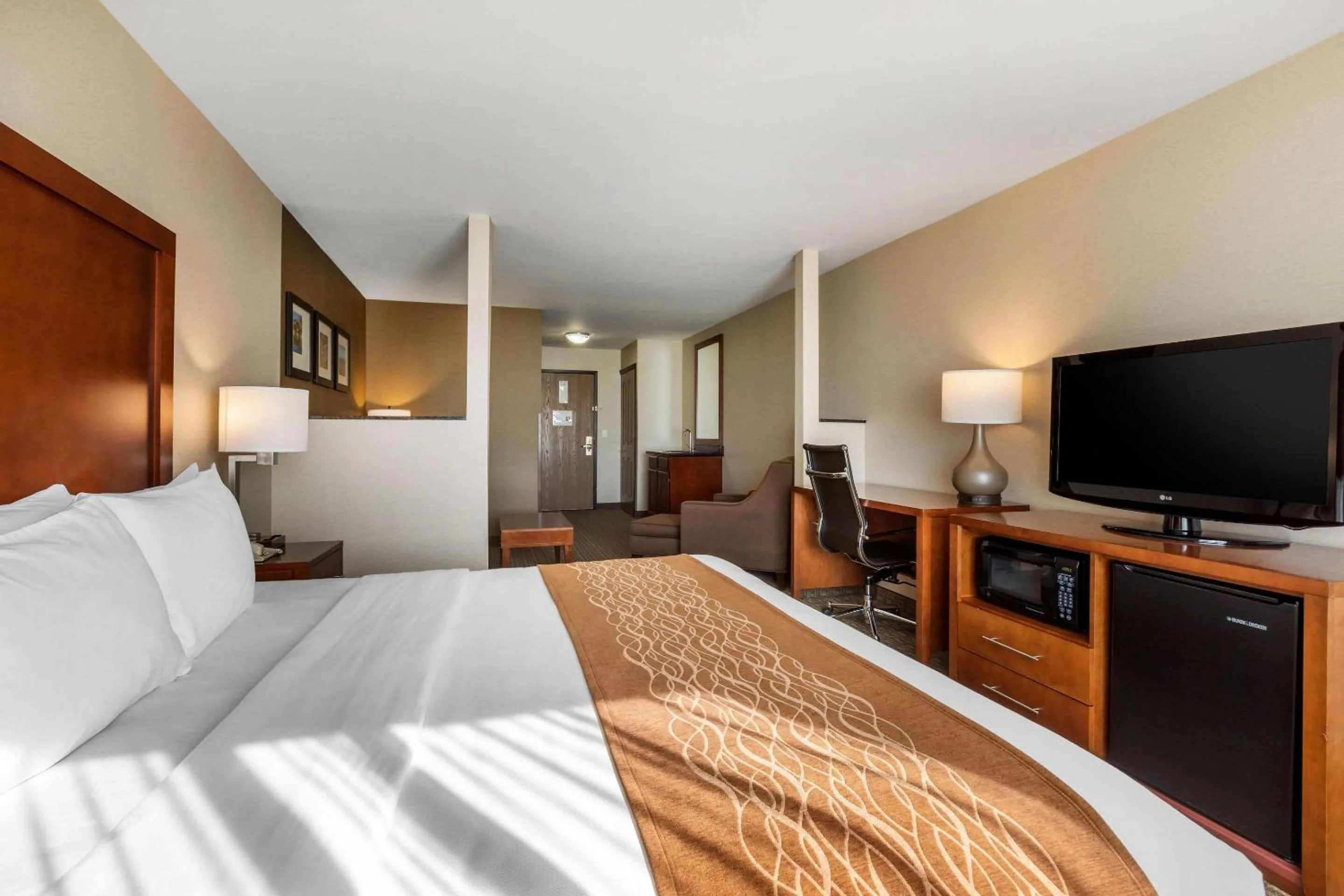 Photo of the whole room, Bed in Comfort Inn & Suites Murrieta Temecula Wine Country