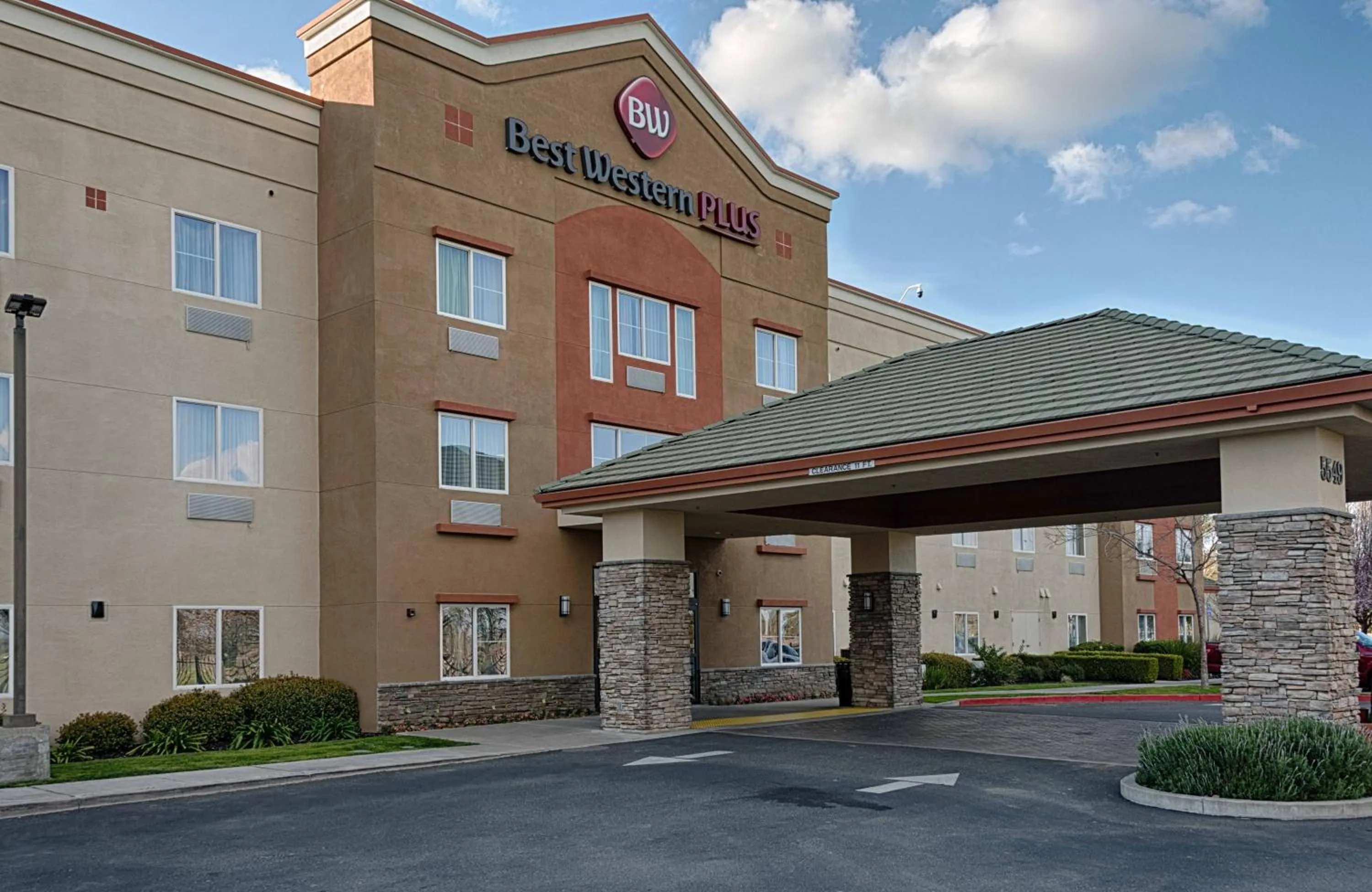 Best Western Plus Delta Inn & Suites