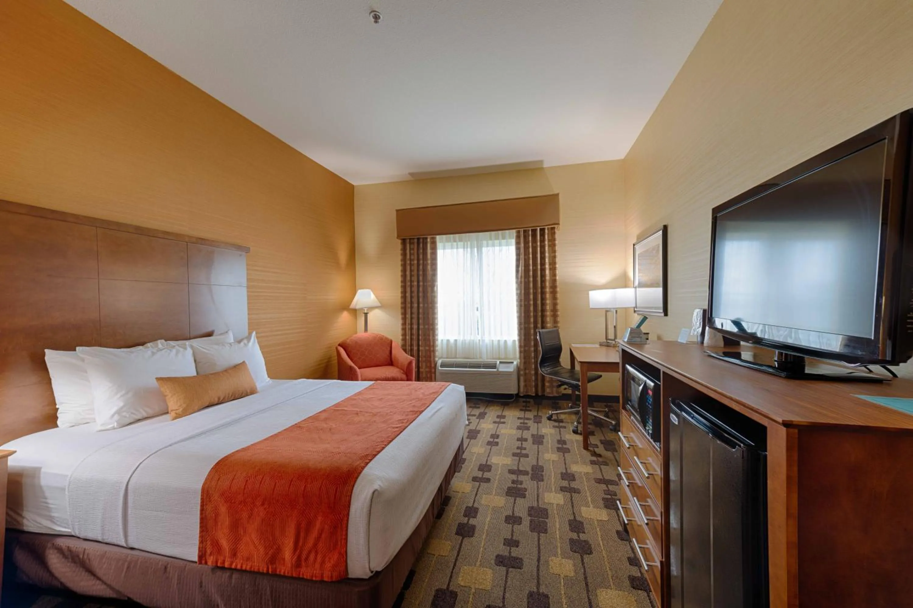 Bed in Best Western Plus Delta Inn & Suites