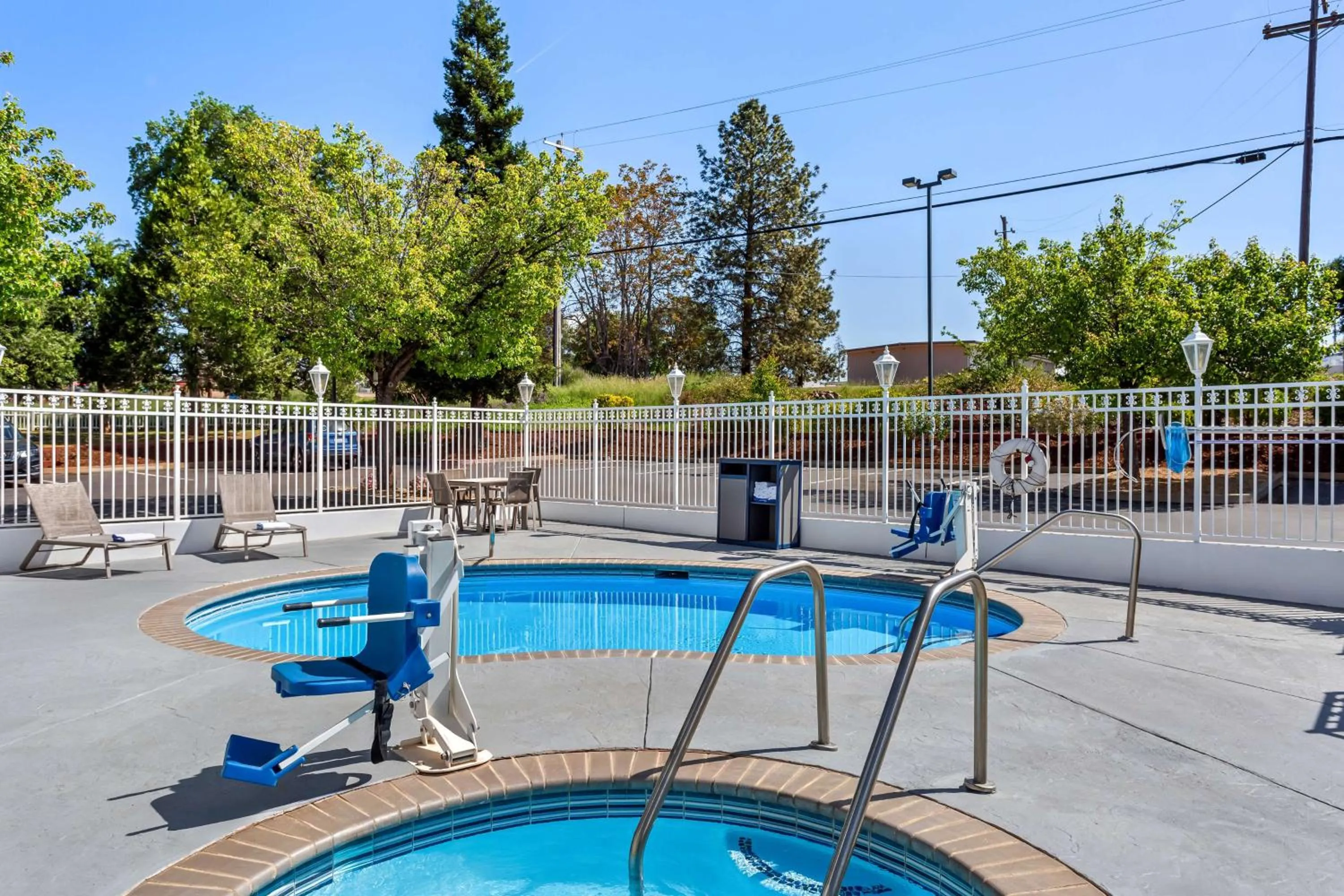 Pool view in Best Western Paradise Hotel