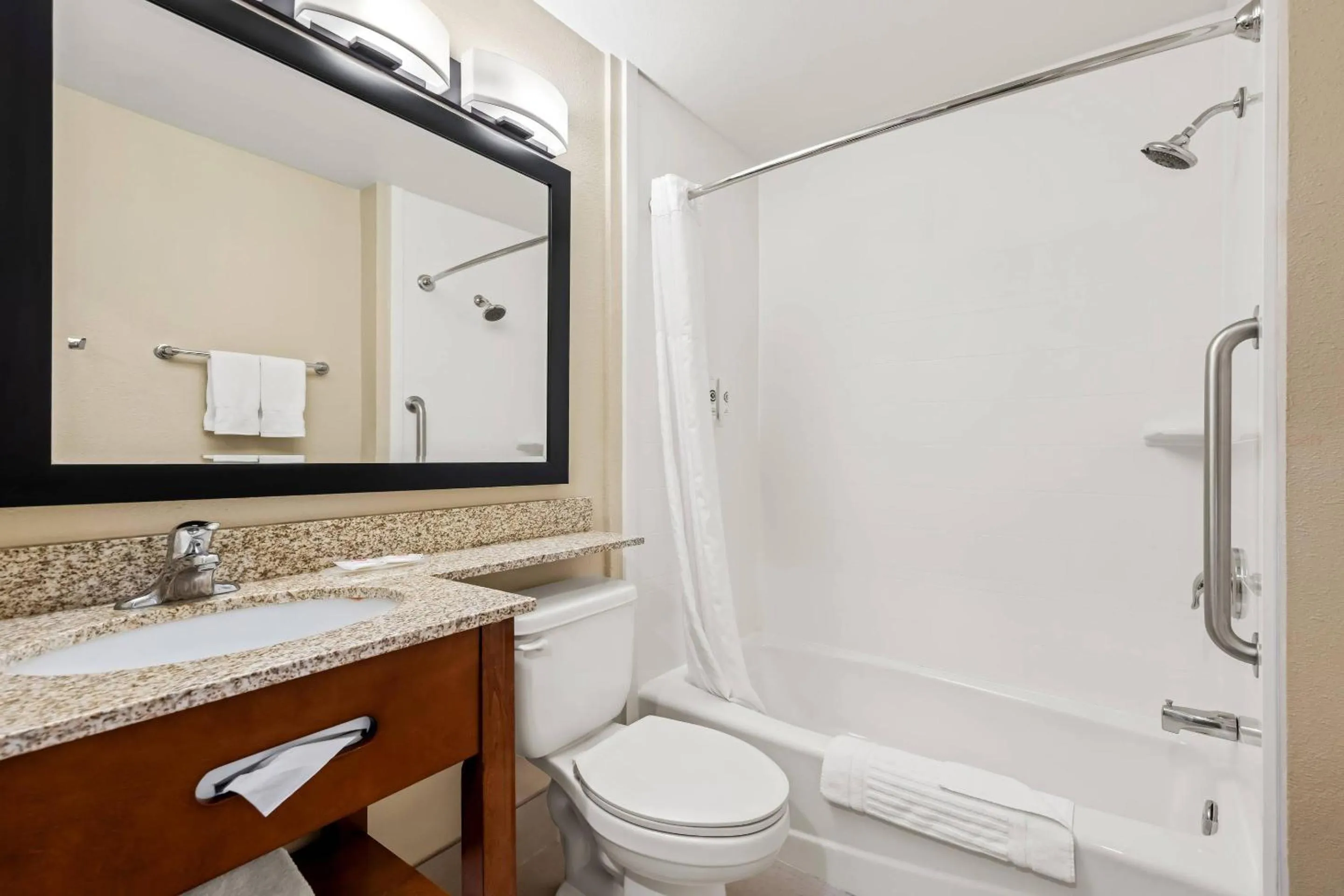 Bedroom in Comfort Inn & Suites Salinas City Center Area