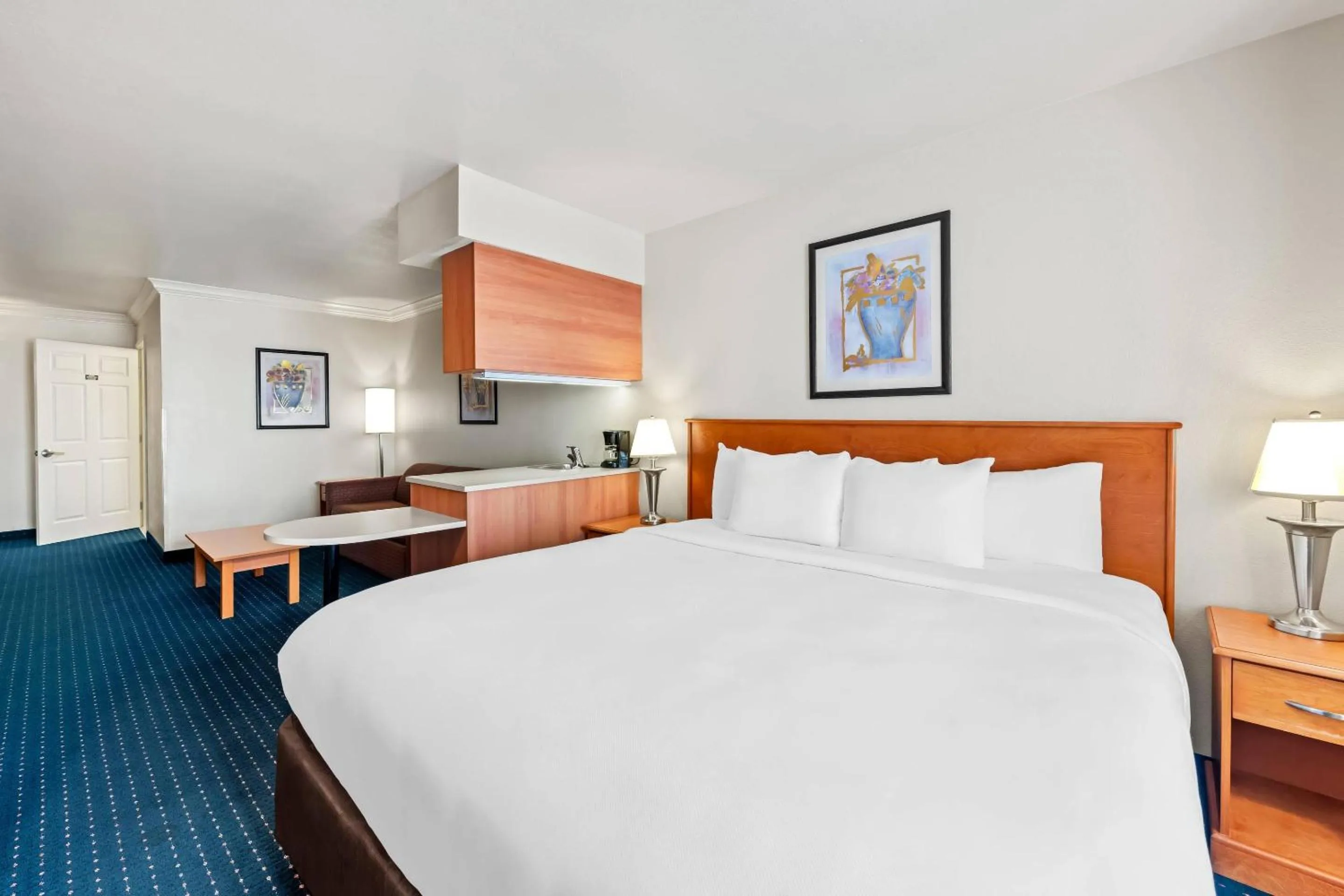 Bedroom, Bed in Comfort Inn & Suites Salinas City Center Area