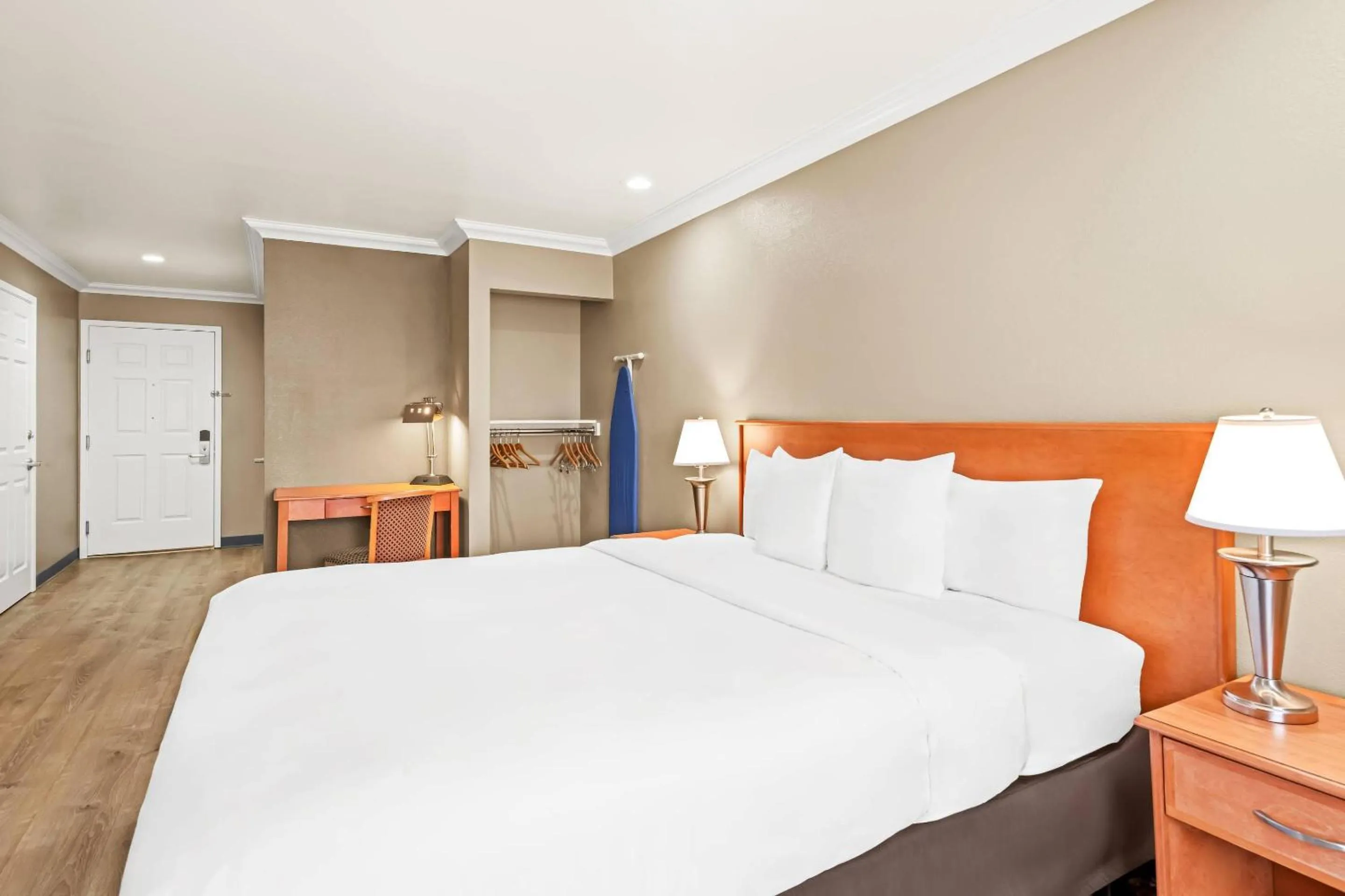 Bedroom, Bed in Comfort Inn & Suites Salinas City Center Area