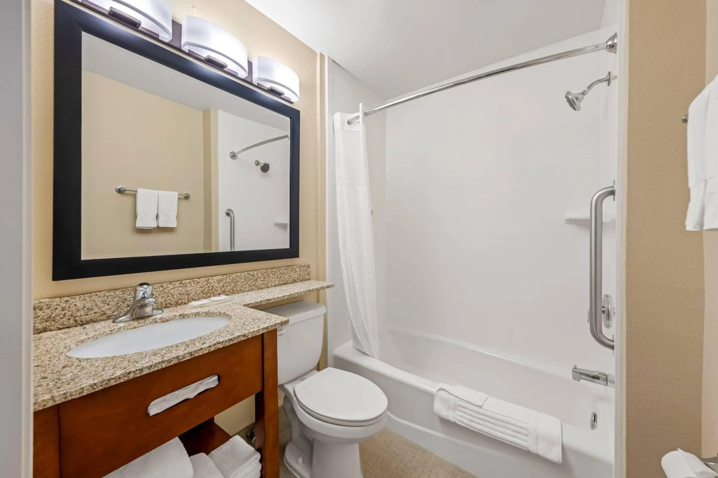 Bedroom in Comfort Inn & Suites Salinas City Center Area