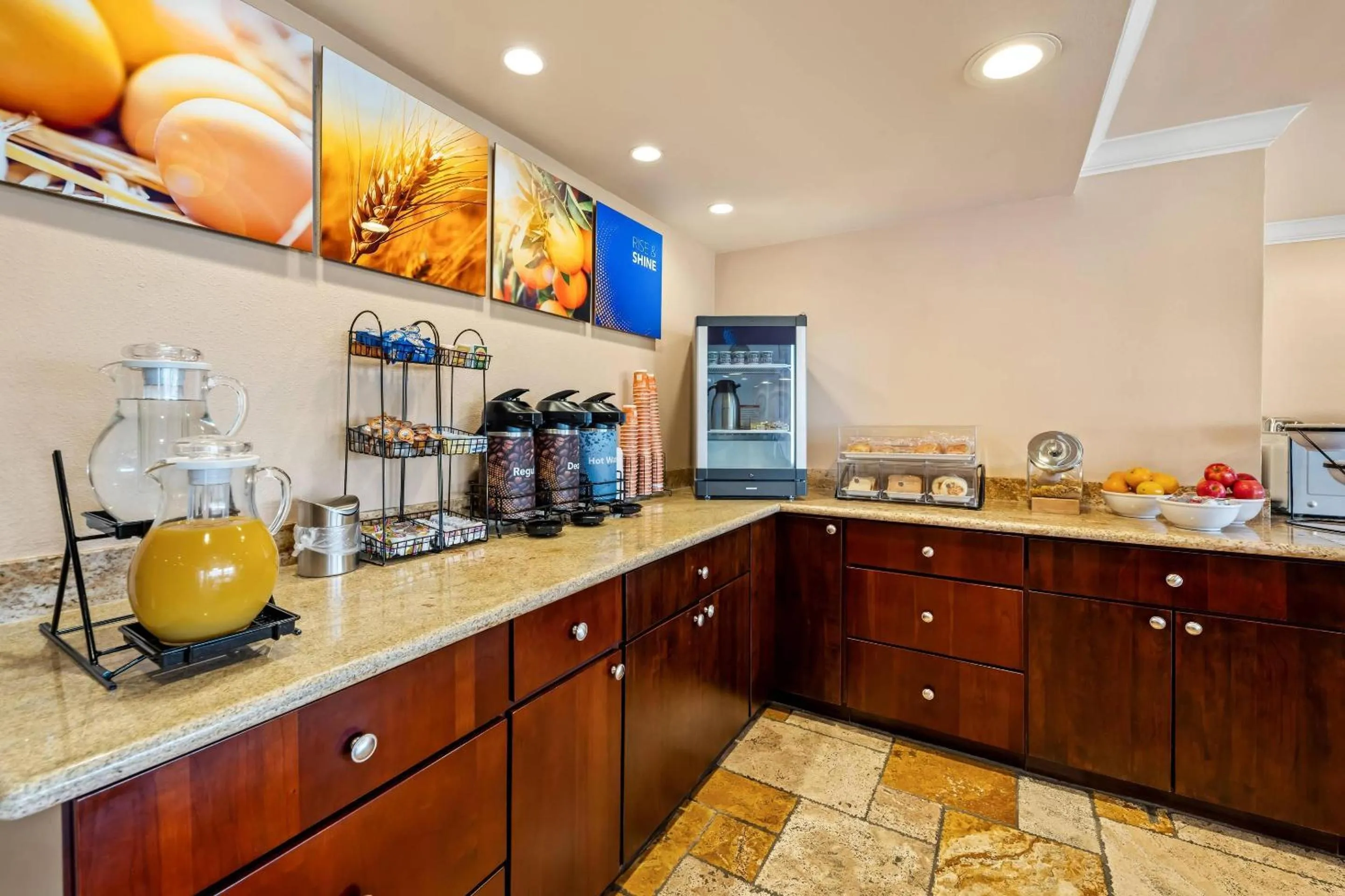 Breakfast in Comfort Inn & Suites Salinas City Center Area