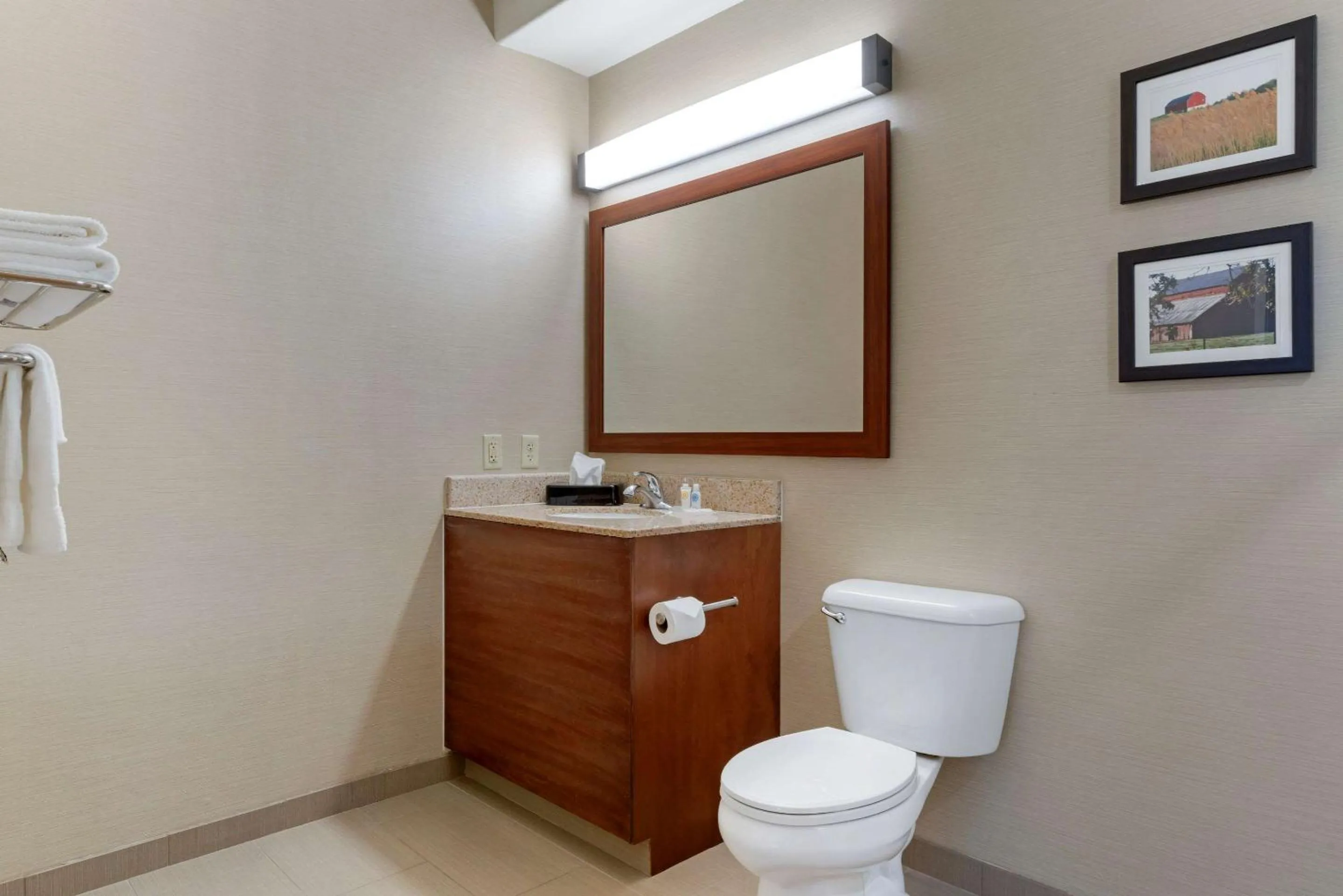 Photo of the whole room in Comfort Suites Marysville-Yuba City