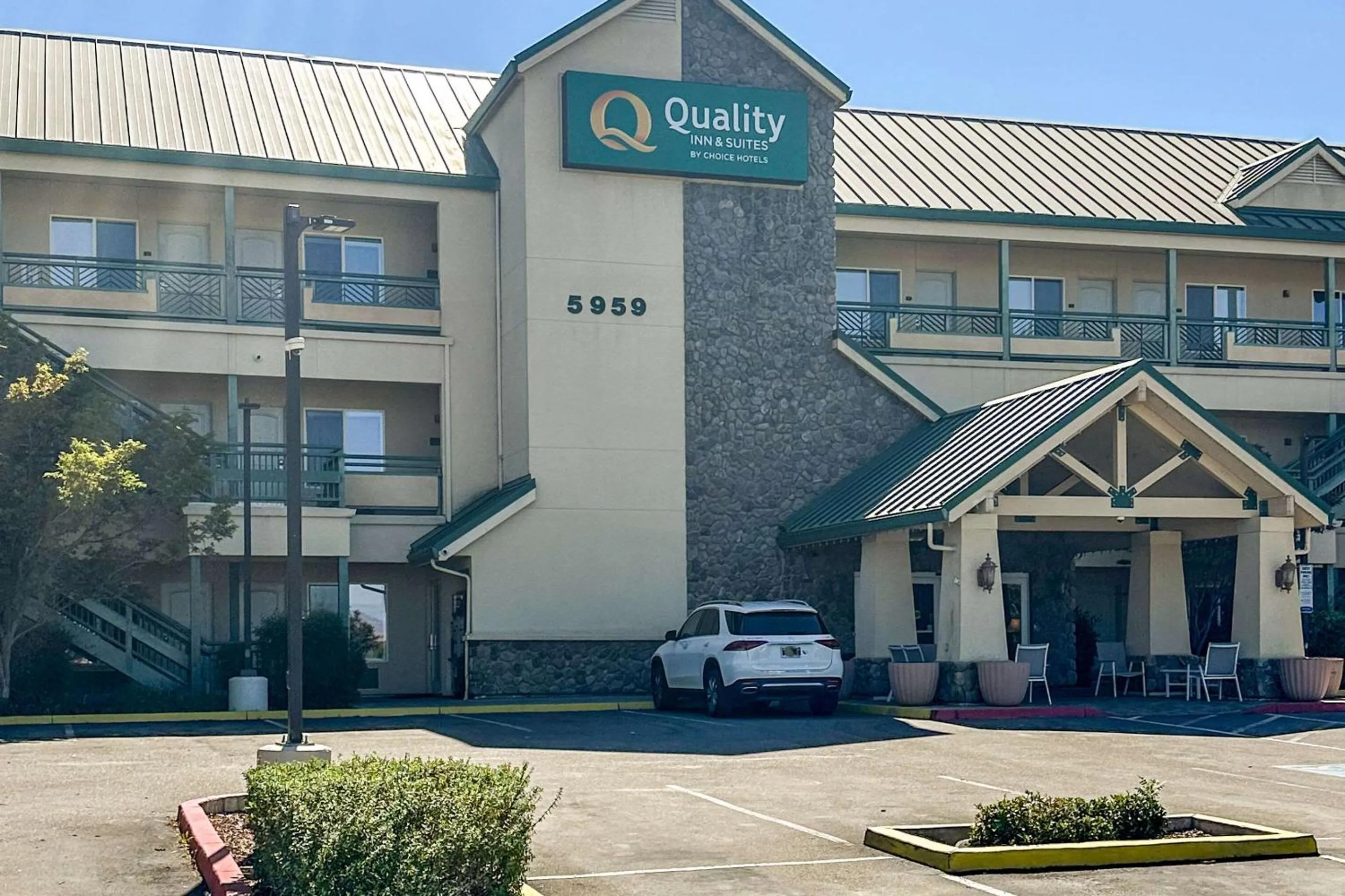 Property building in Quality Inn & Suites Livermore Wine Country